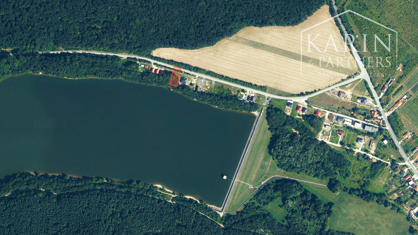 Pozemok pri vode pod Malými Karpatmi, Horné Orešany.