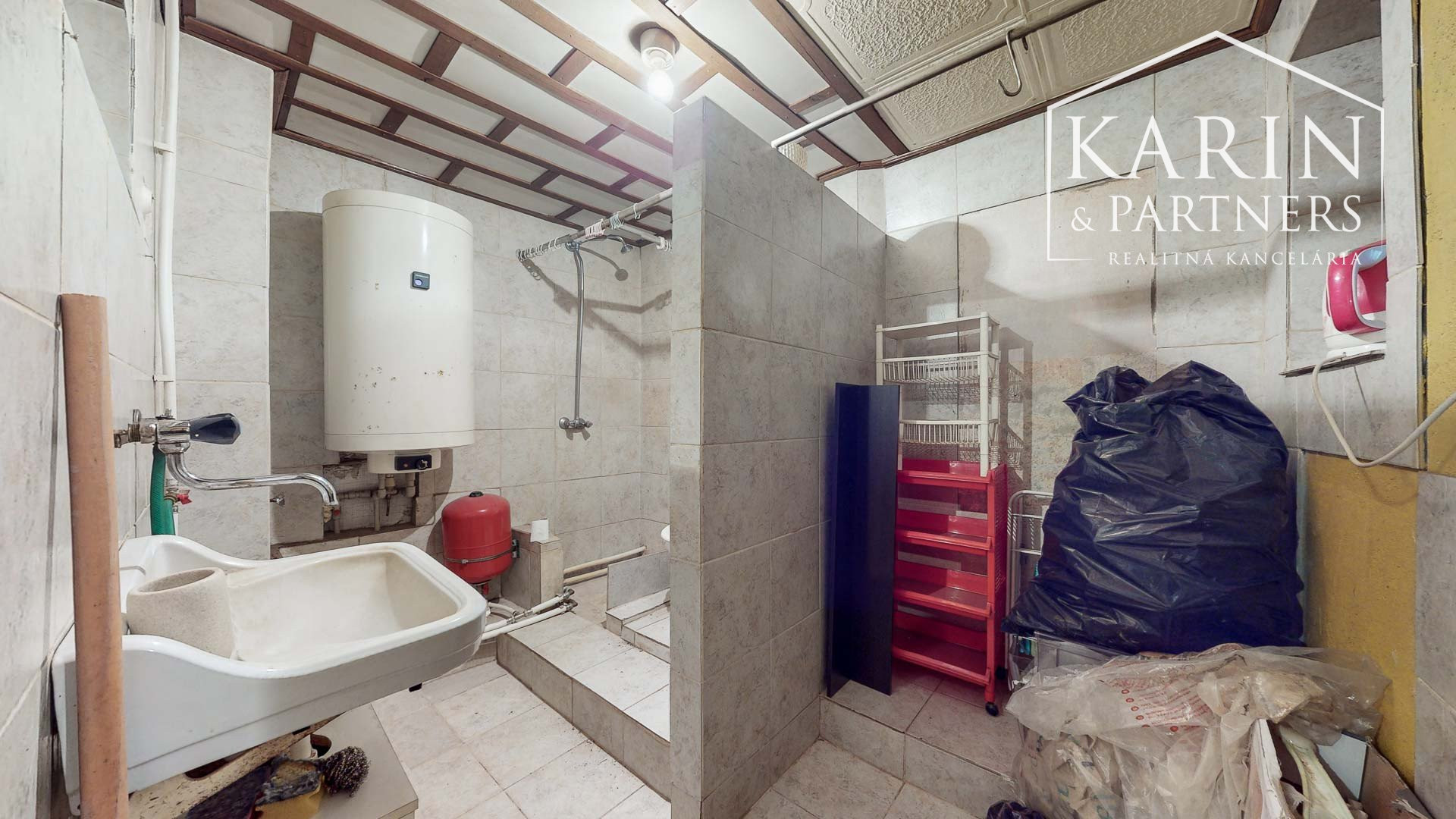 REZERVOVANÉ! V tichej lokalite dva domy na predaj - Krupina