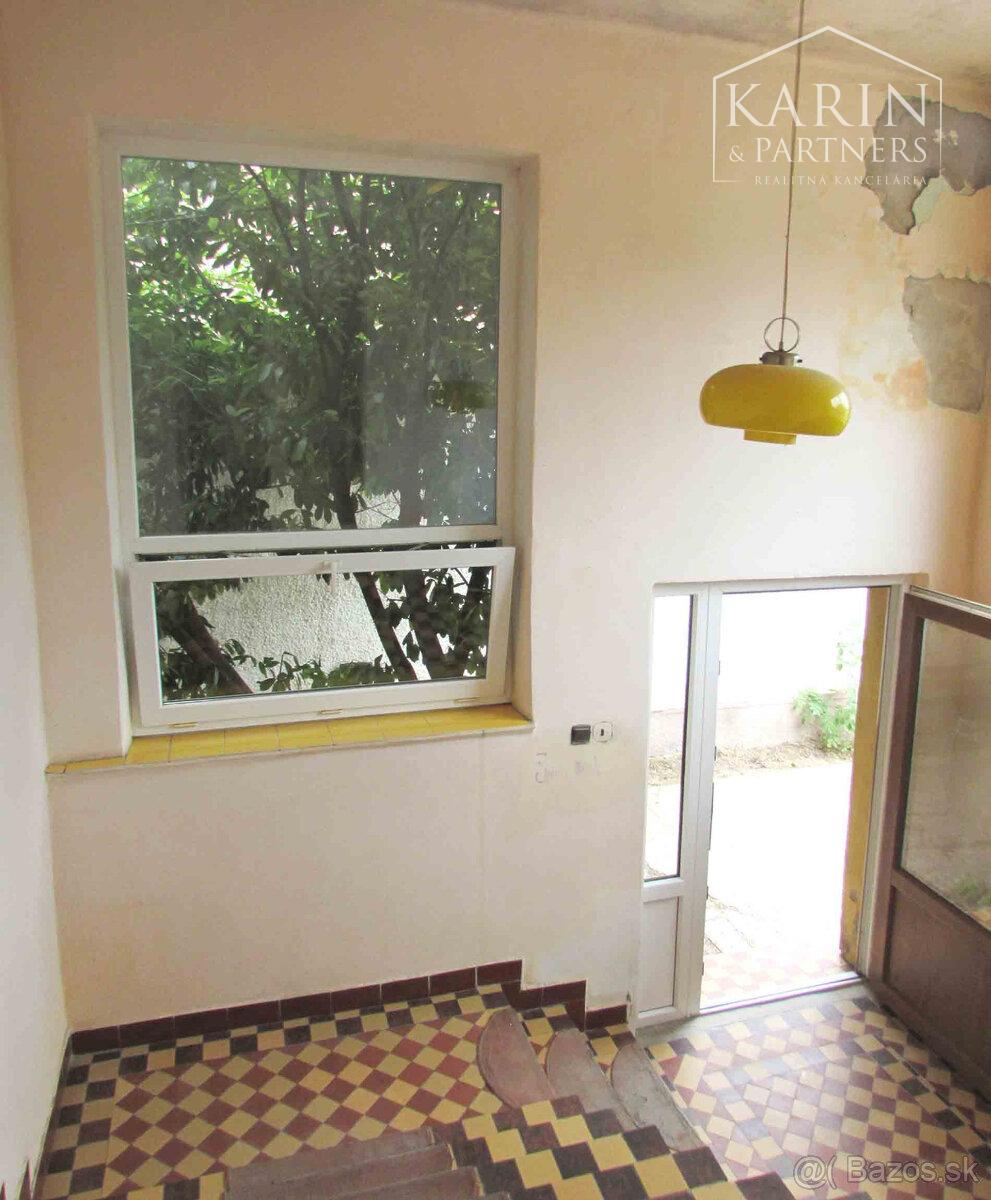 Priestranný 7 izb. rodinný dom - 6 km od Nových Zámkov