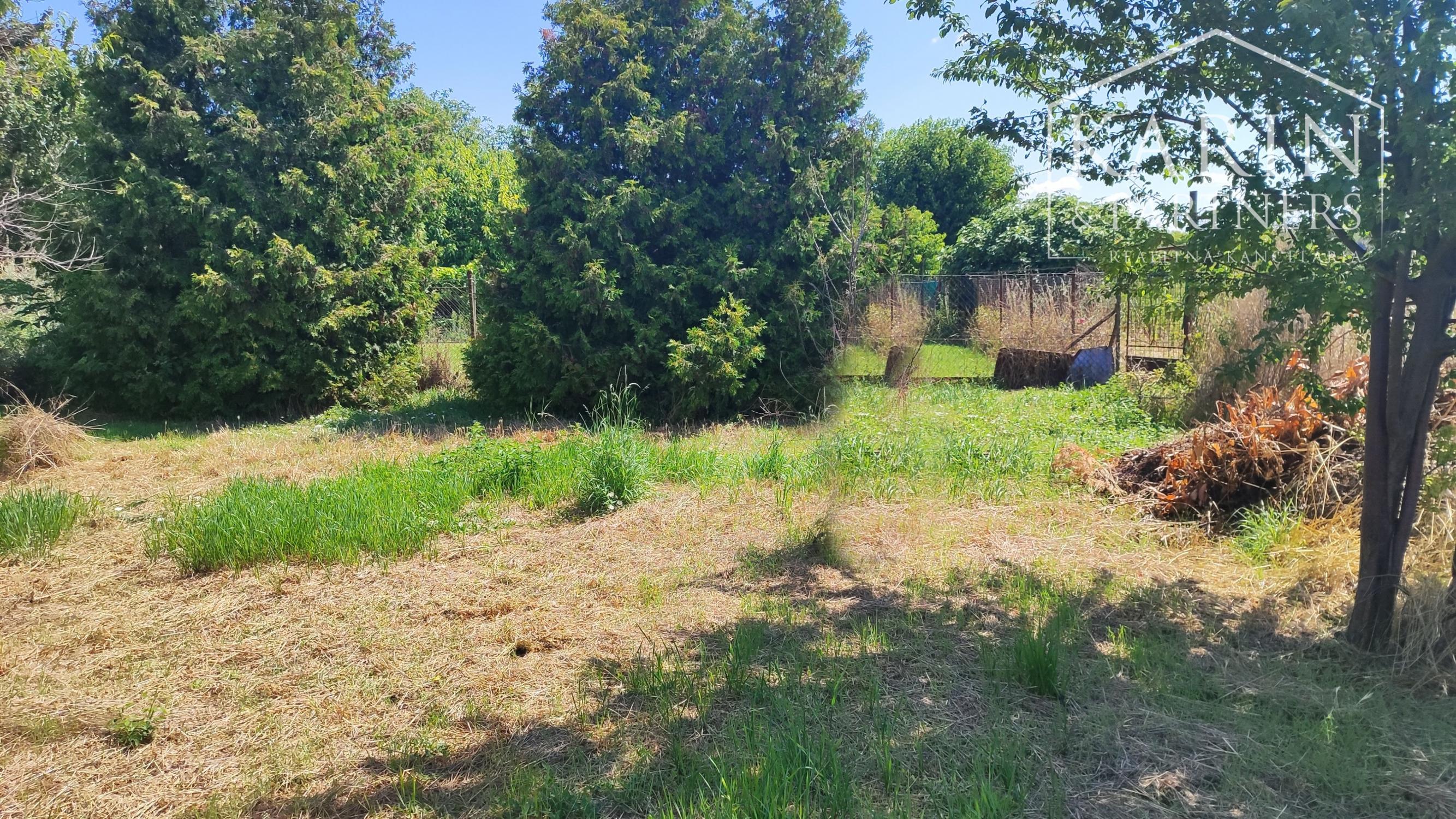 Priestranný 7 izb. rodinný dom - 6 km od Nových Zámkov