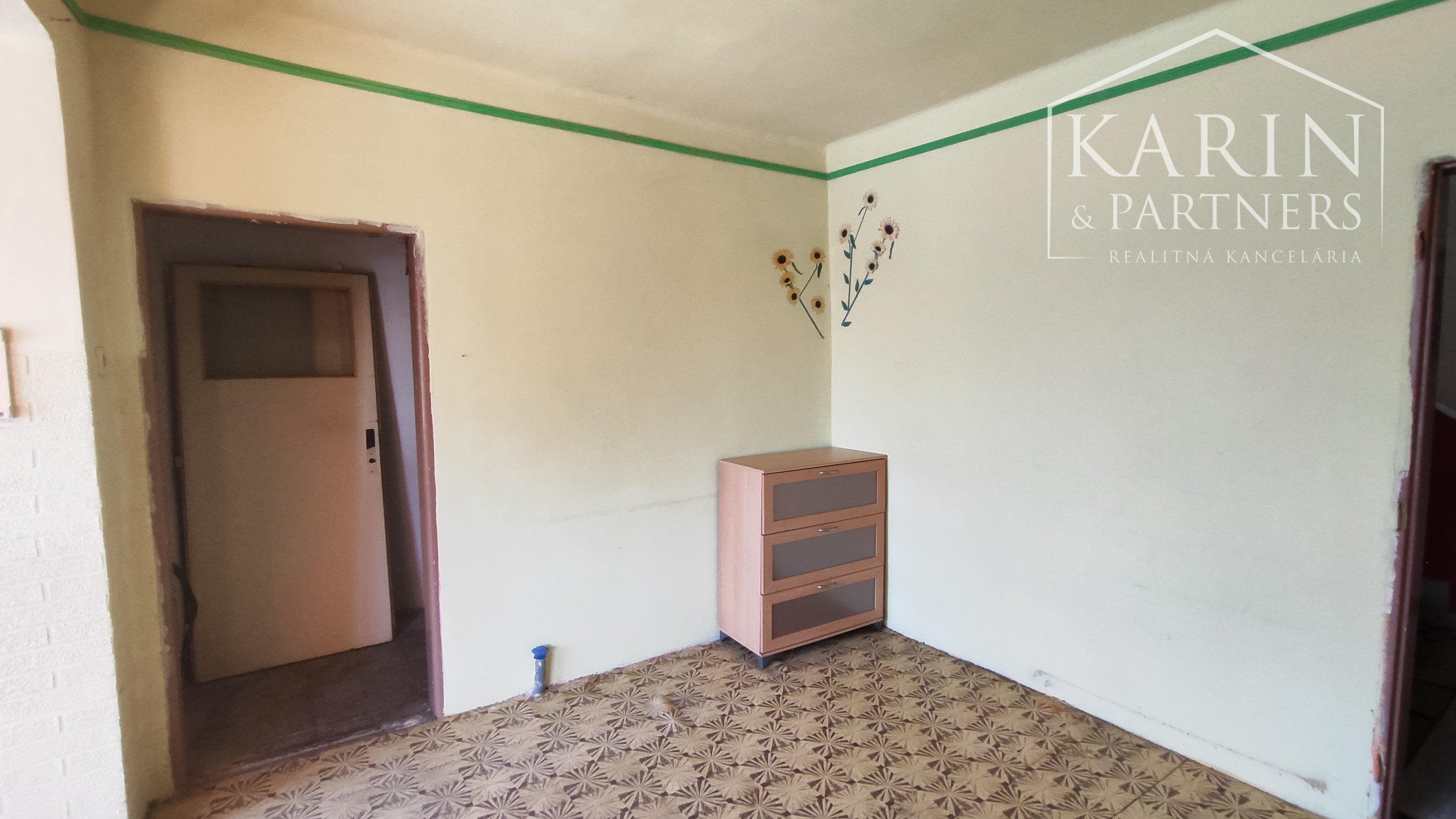 Priestranný 7 izb. rodinný dom - 6 km od Nových Zámkov