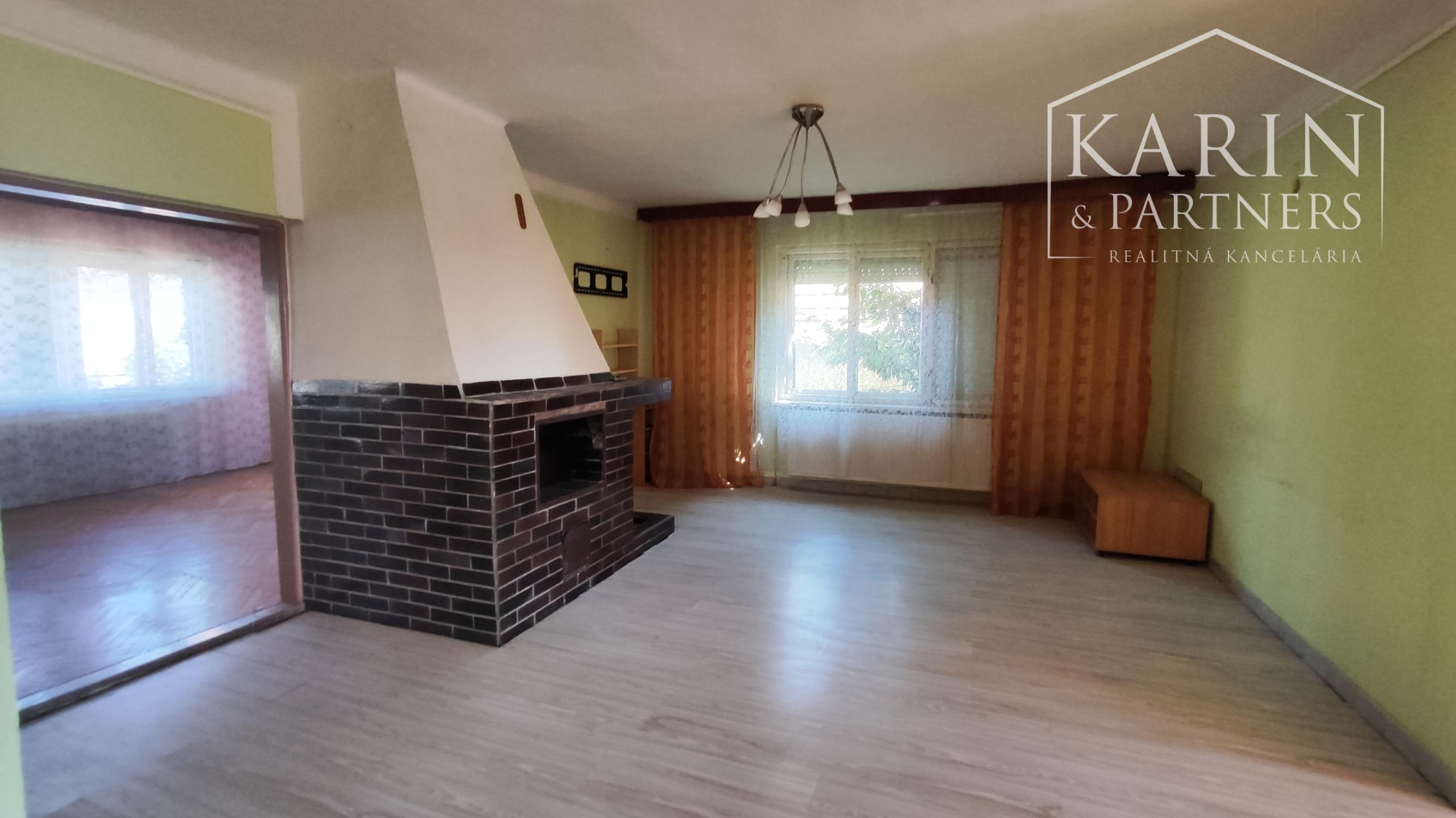 Priestranný 7 izb. rodinný dom - 6 km od Nových Zámkov