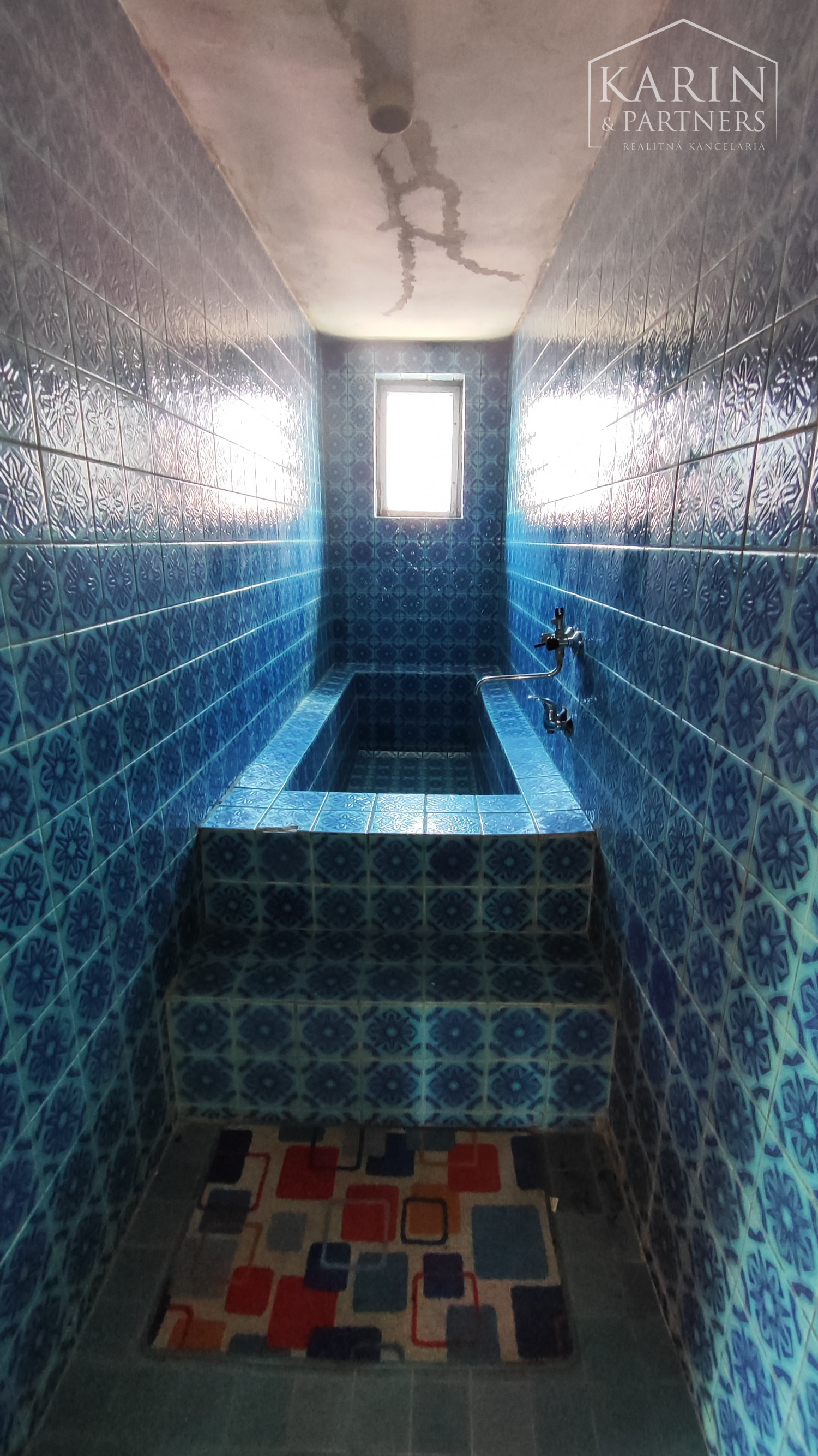 Priestranný 7 izb. rodinný dom - 6 km od Nových Zámkov