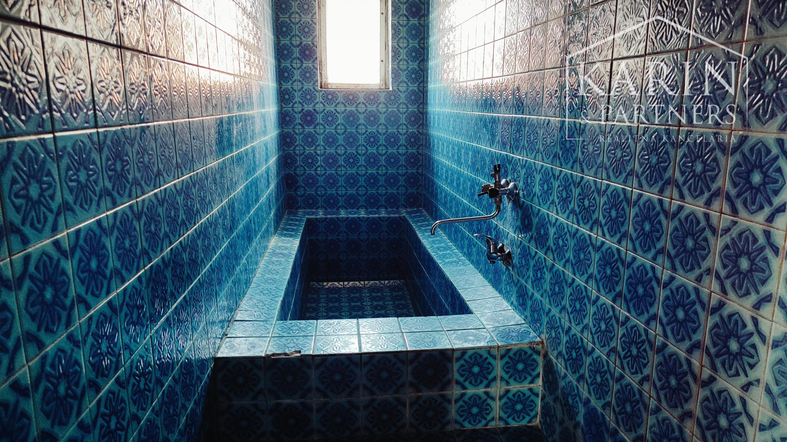 Priestranný 7 izb. rodinný dom - 6 km od Nových Zámkov