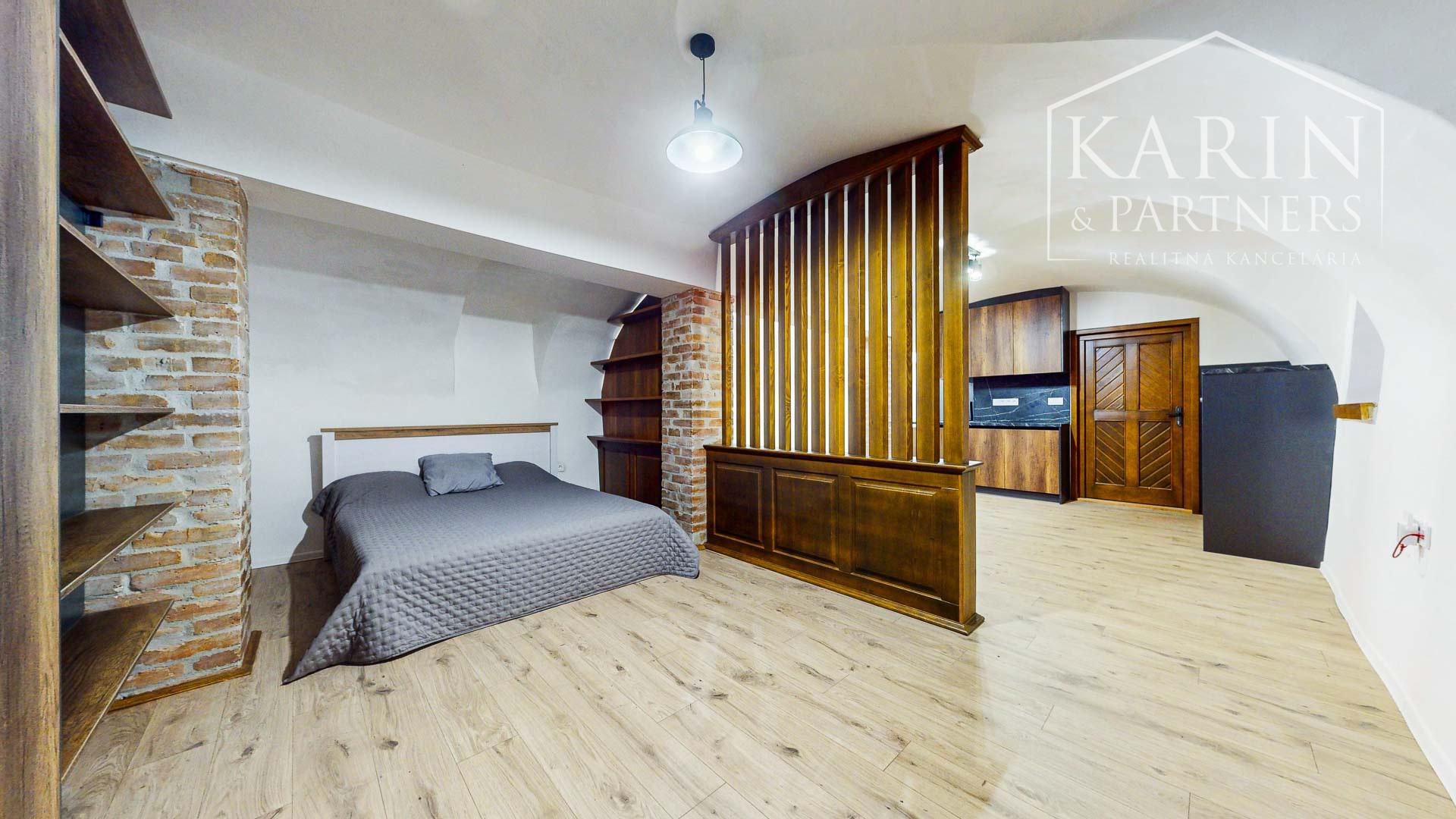 Exkluzívny nový apartmán v centre Banskej Štiavnice:  Spojenie moderného komfortu a historického šarmu