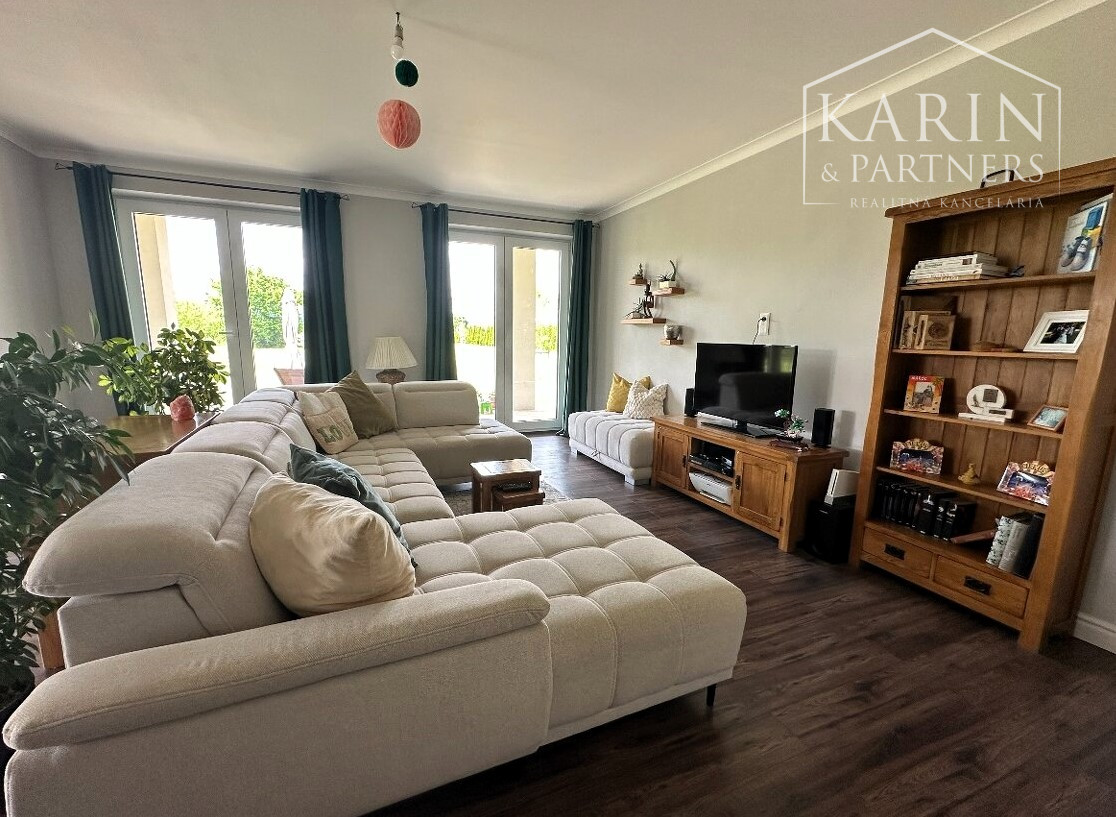 Na predaj exkluzívny rodinný dom - luxusná novostavba s veľkým pozemkom v blízkom okolí Nových Zámkov - Rezervované