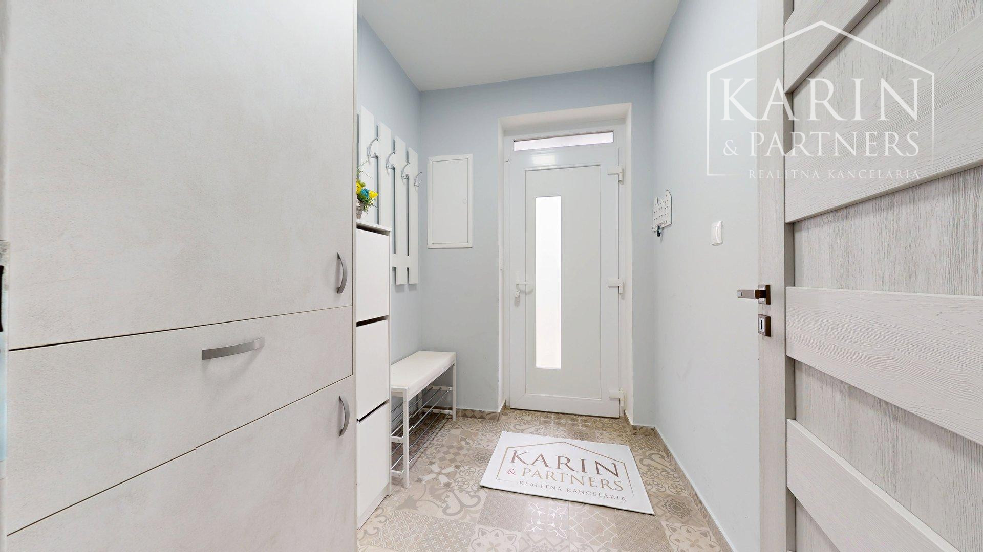 REZERVOVANÉ 4-izbový bungalov s bazénom | altánok | klimatizácia | krb