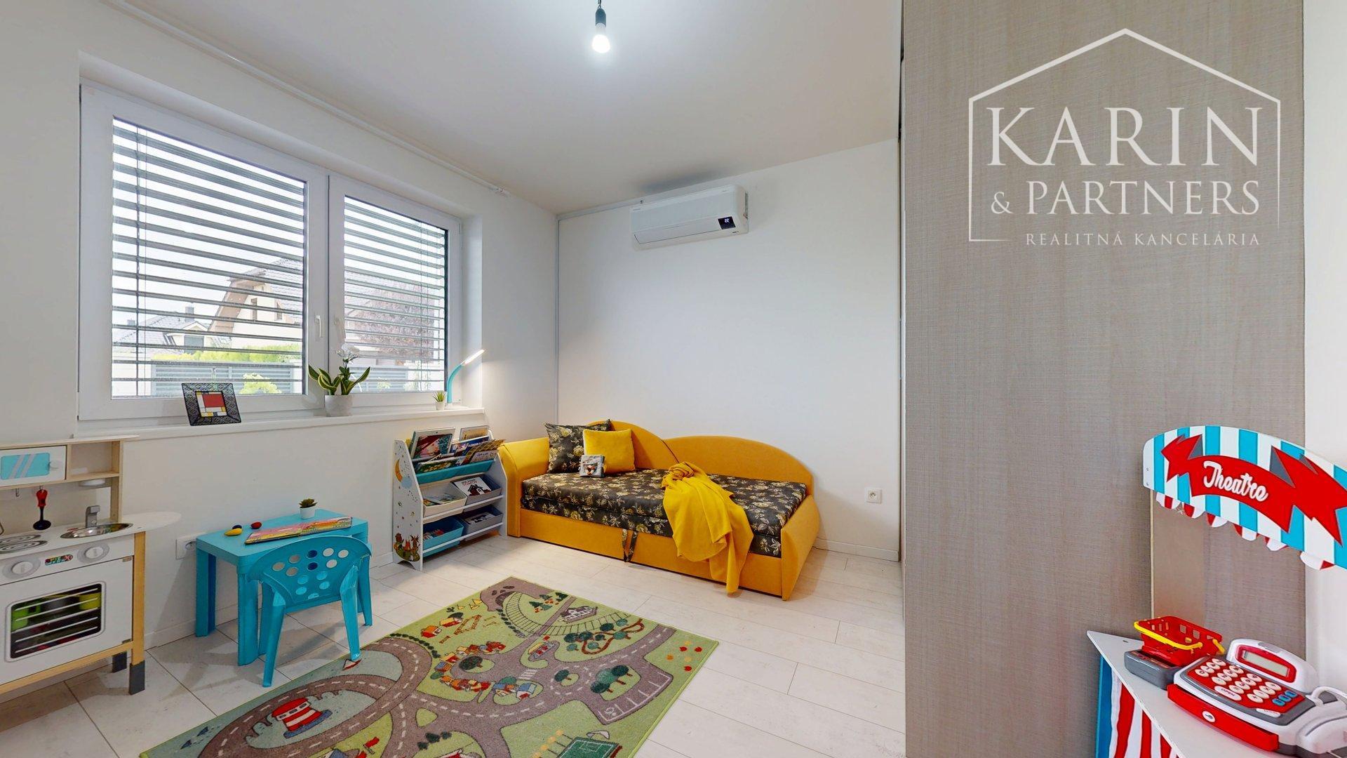 REZERVOVANÉ 4-izbový bungalov s bazénom | altánok | klimatizácia | krb