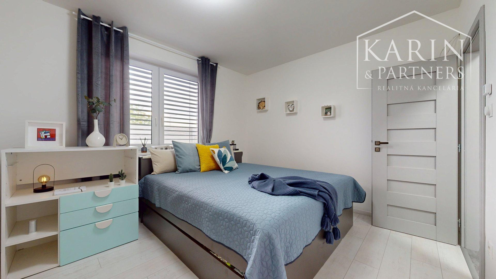 REZERVOVANÉ 4-izbový bungalov s bazénom | altánok | klimatizácia | krb