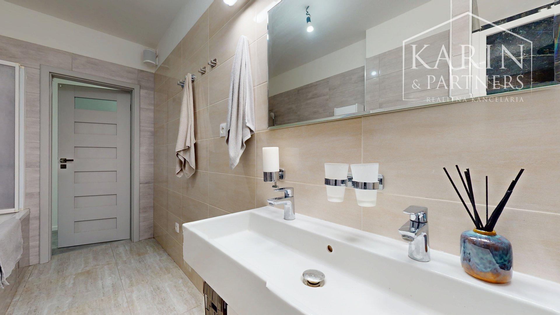 REZERVOVANÉ 4-izbový bungalov s bazénom | altánok | klimatizácia | krb