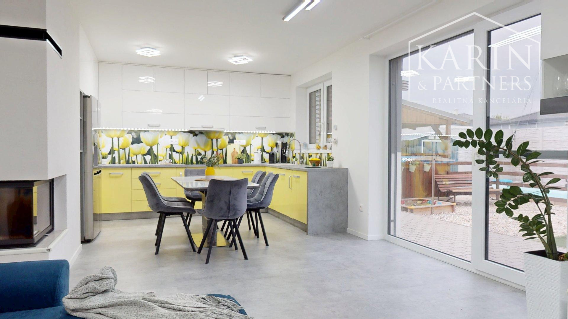 REZERVOVANÉ 4-izbový bungalov s bazénom | altánok | klimatizácia | krb