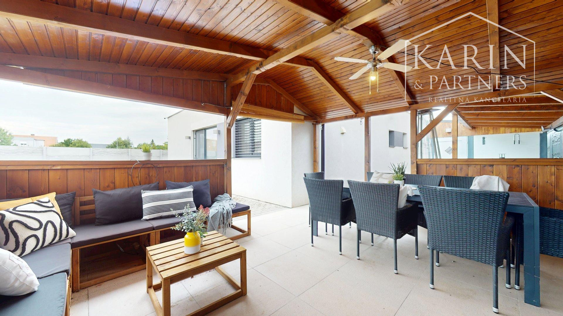 REZERVOVANÉ 4-izbový bungalov s bazénom | altánok | klimatizácia | krb