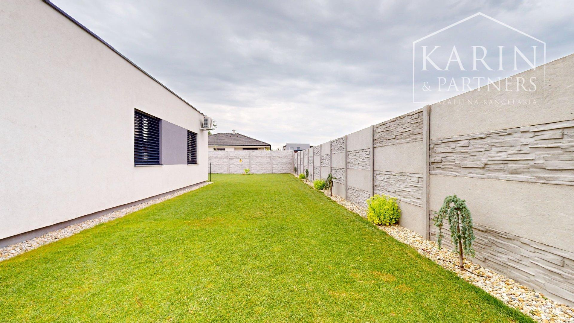 REZERVOVANÉ 4-izbový bungalov s bazénom | altánok | klimatizácia | krb