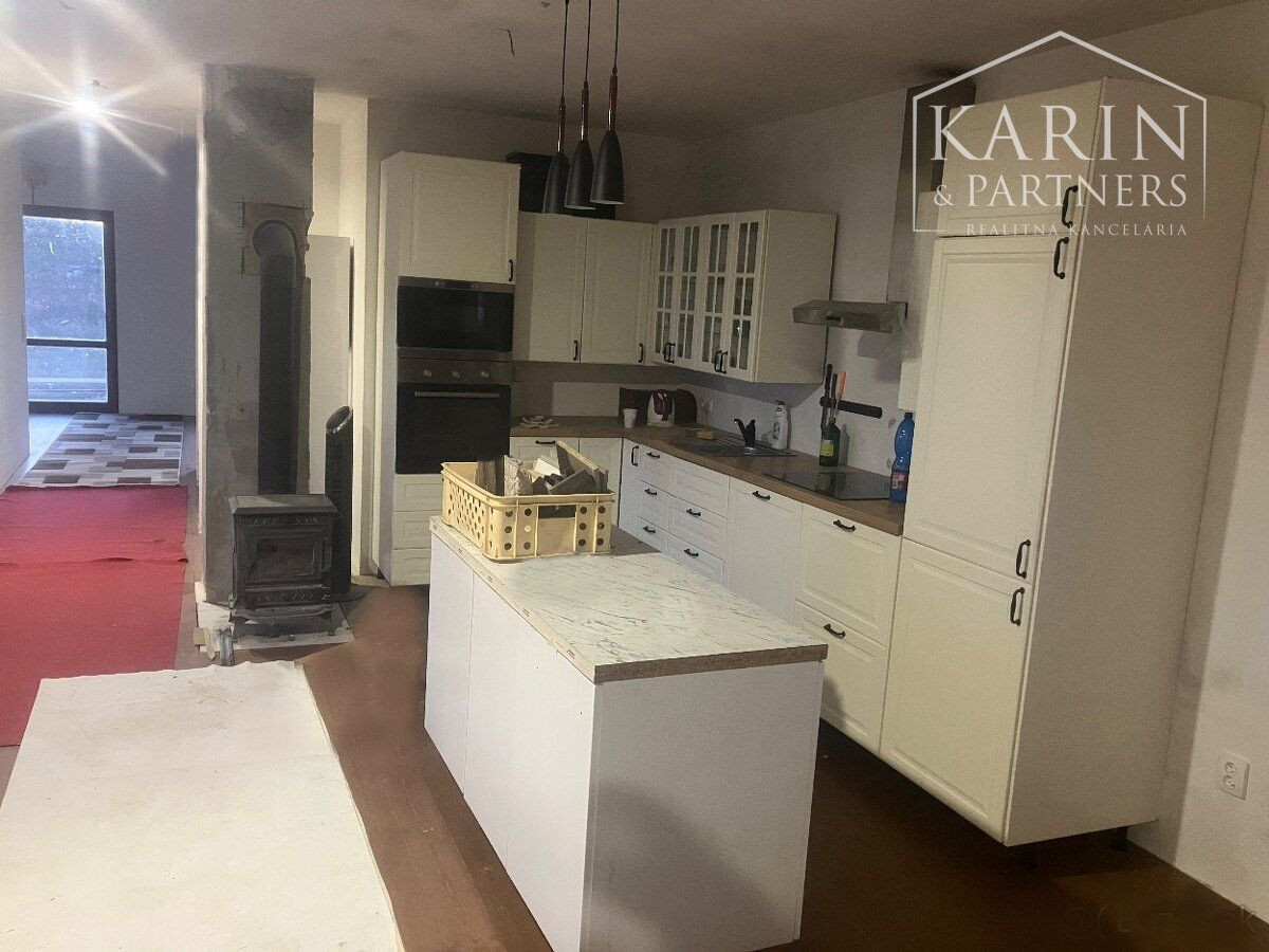 5izbový rodinný dom, k.ú.Kolárovo, na samote v prírode