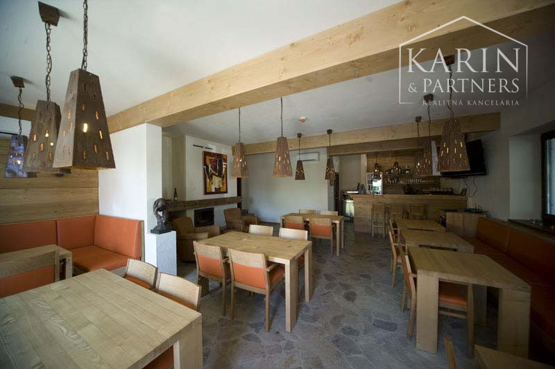 ŠTVORPODLAŽNÁ VILA S BAZÉNOM, WELLNESSOM A KOLIBOU V MODRE - HARMÓNIA