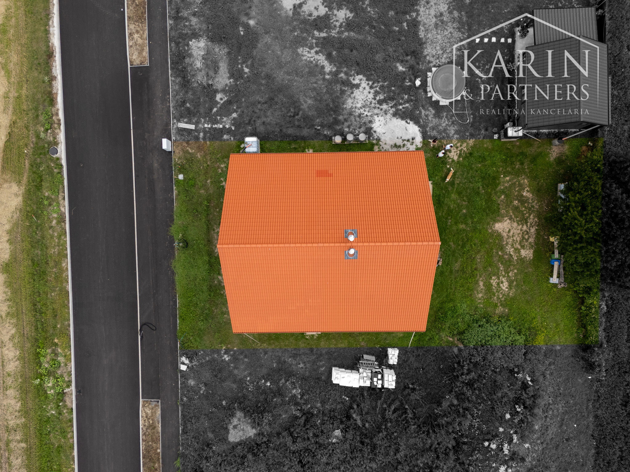 NÍZKOENERGETICKÝ DVOJDOM S DVOMI SAMOSTATNÝMI 5I JEDNOTKAMI