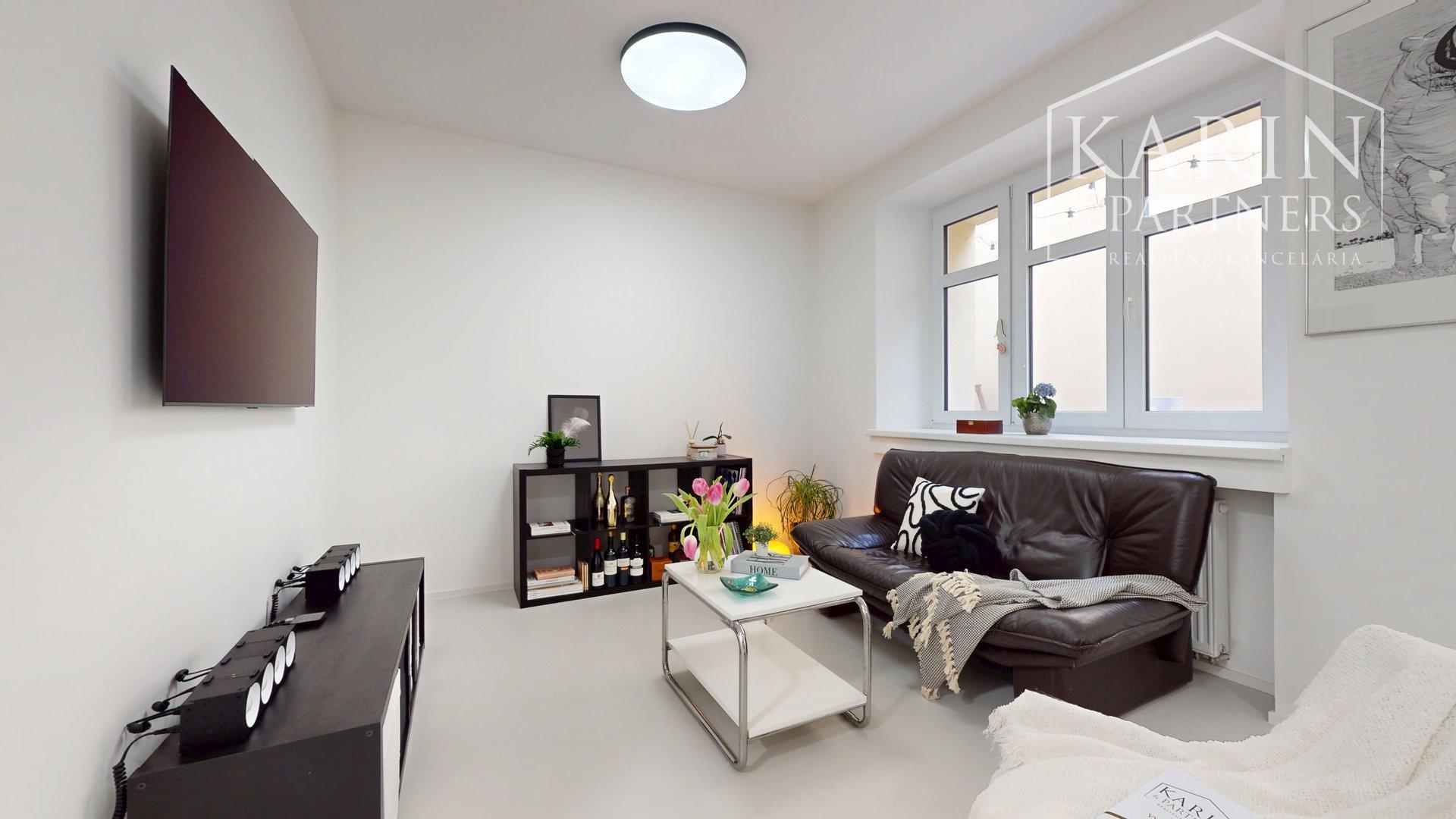 REZERVOVANÝ KVALITNE A MODERNE ZREKONŠTRUOVANÝ 2I BYT S TERASOU A PIVNICOU