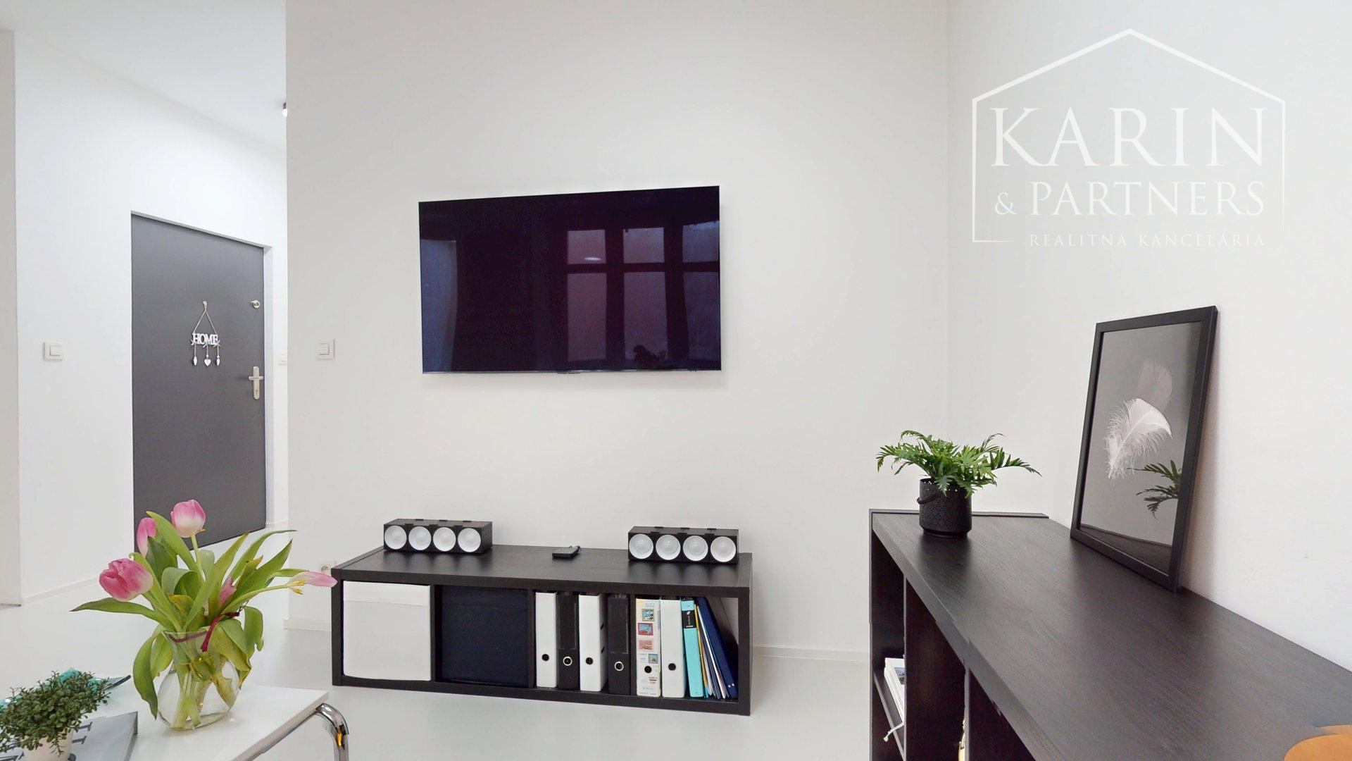 REZERVOVANÝ KVALITNE A MODERNE ZREKONŠTRUOVANÝ 2I BYT S TERASOU A PIVNICOU