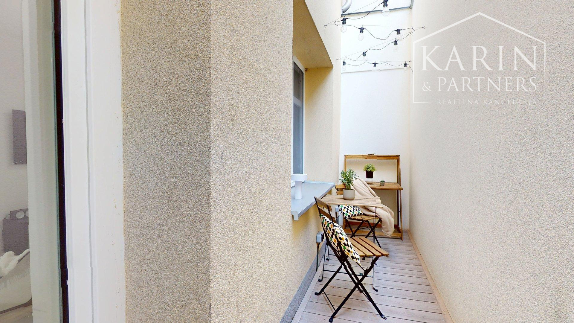 REZERVOVANÝ KVALITNE A MODERNE ZREKONŠTRUOVANÝ 2I BYT S TERASOU A PIVNICOU