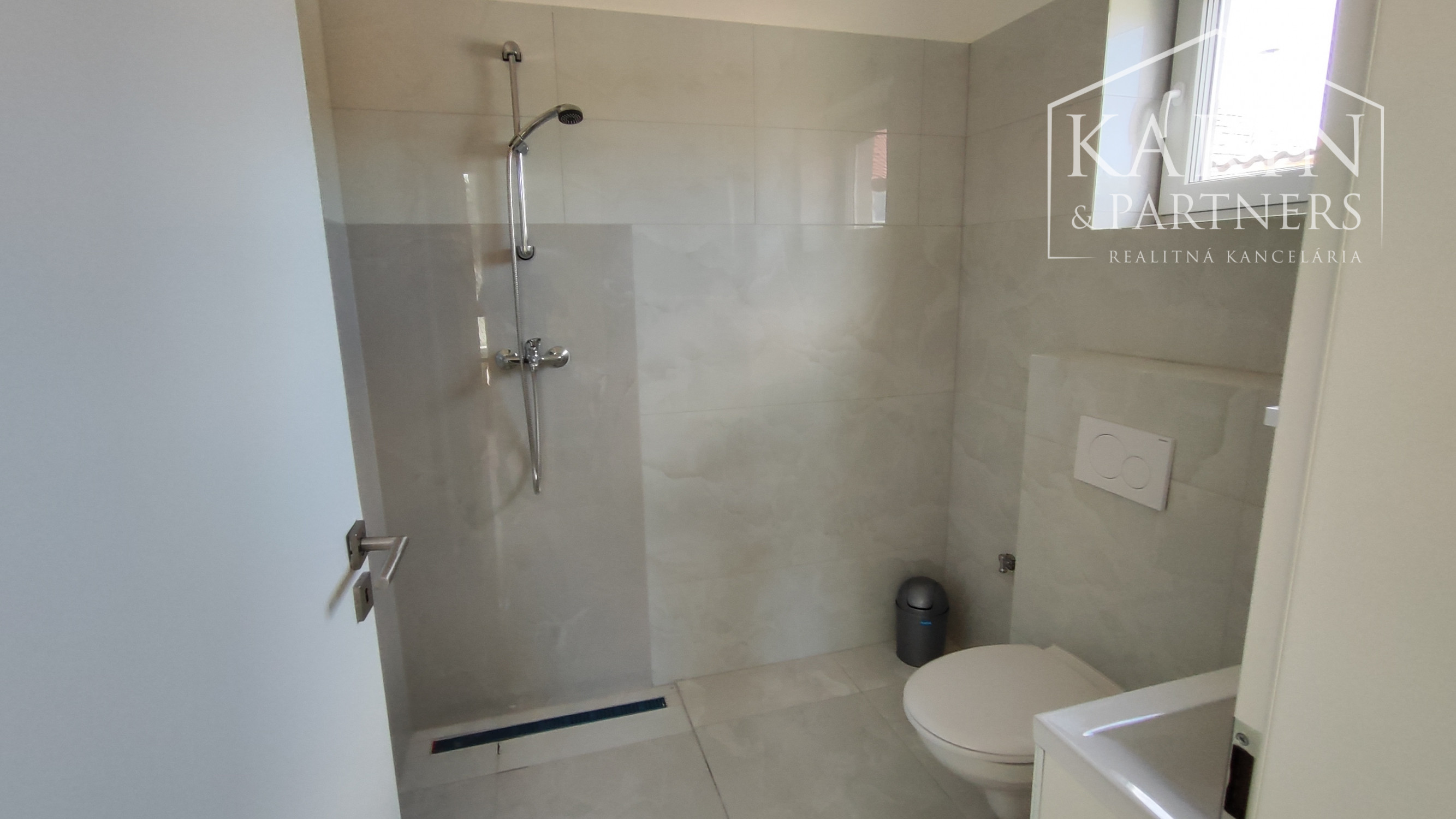 Prenájom 3izbový byt 5km od Nových Zámkov