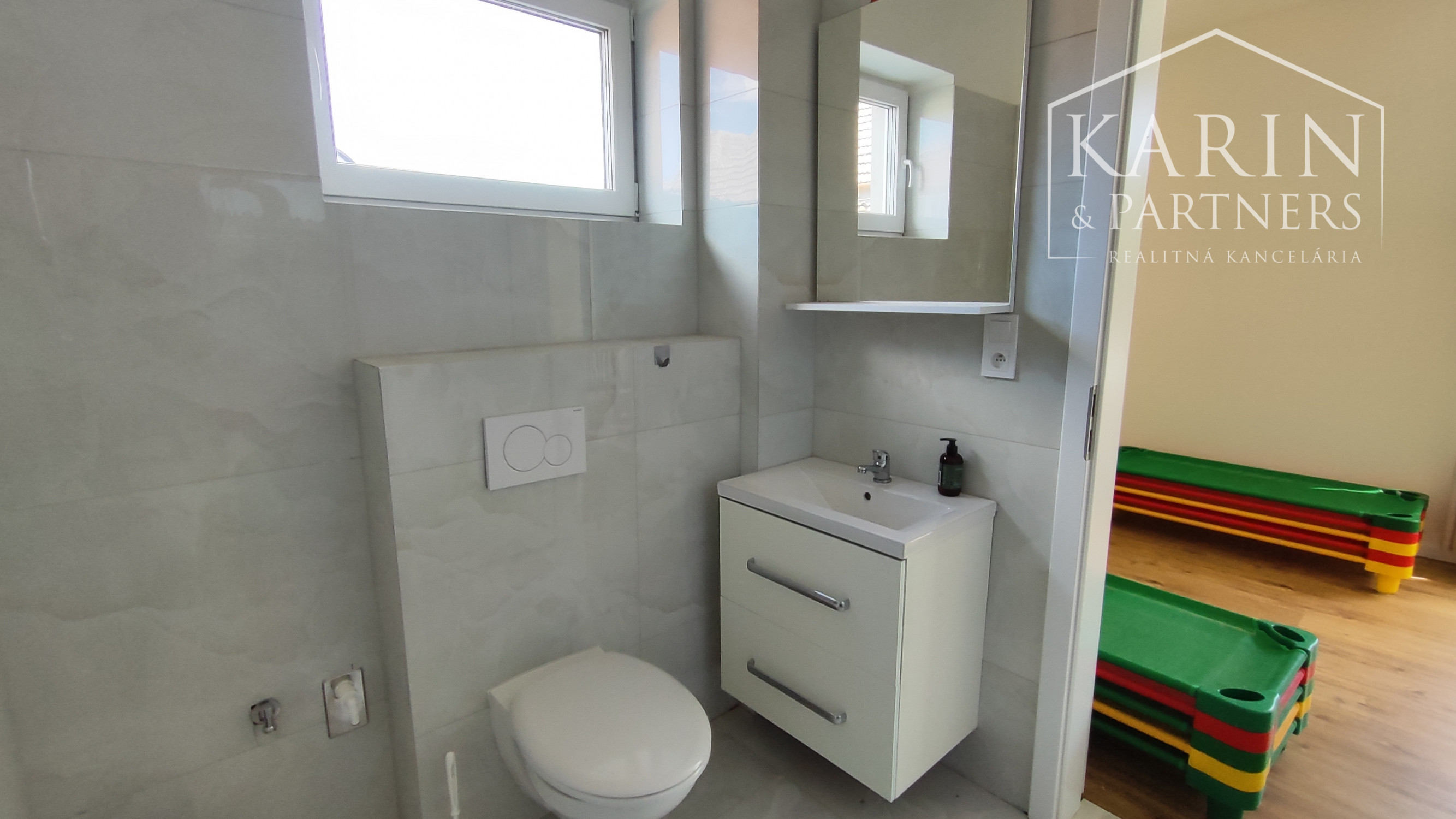 Prenájom 3izbový byt 5km od Nových Zámkov