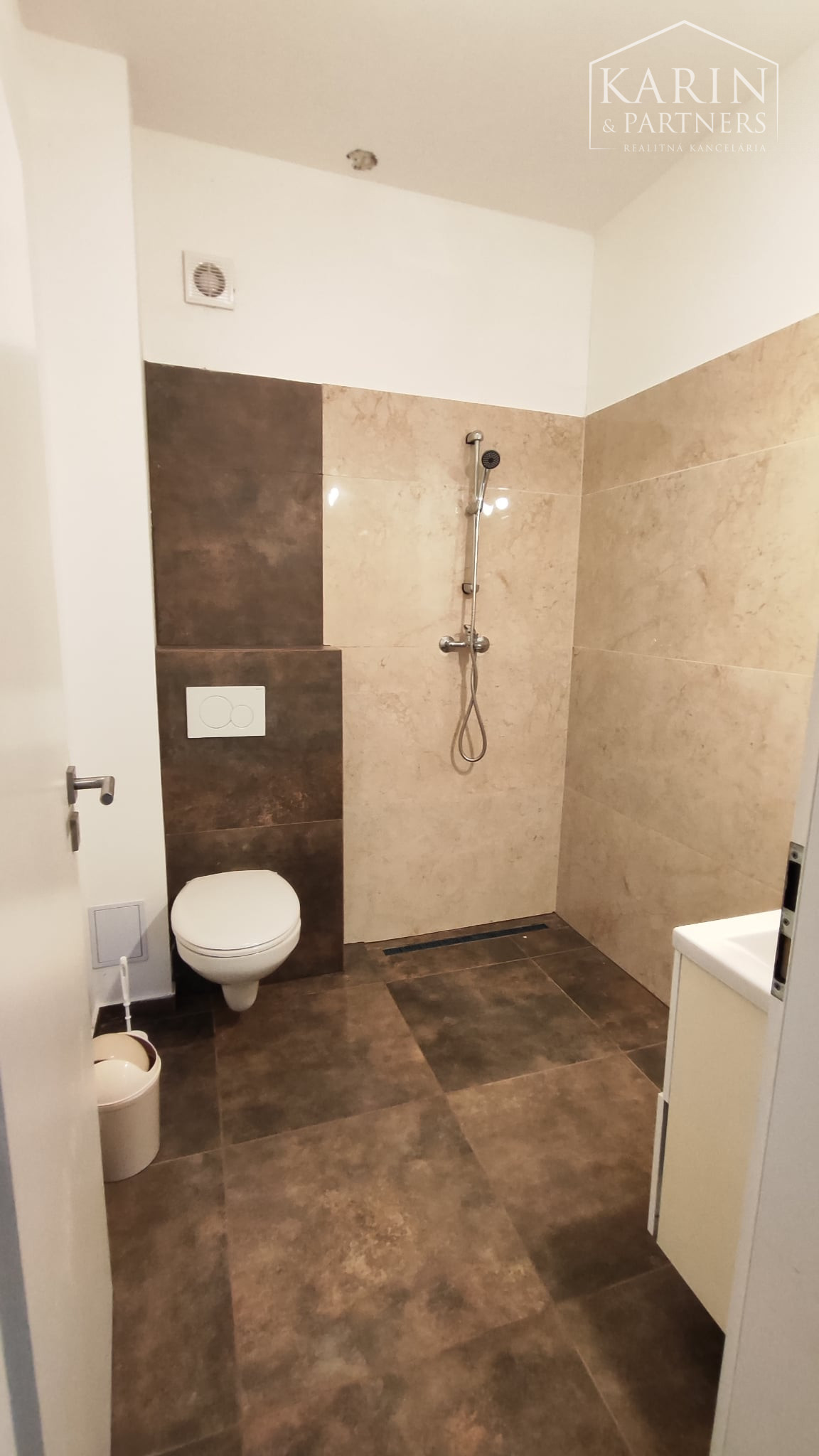 Na predaj novostavba priestranný 3-izbový rodinný dom po rekonštrukcii – Nesvady