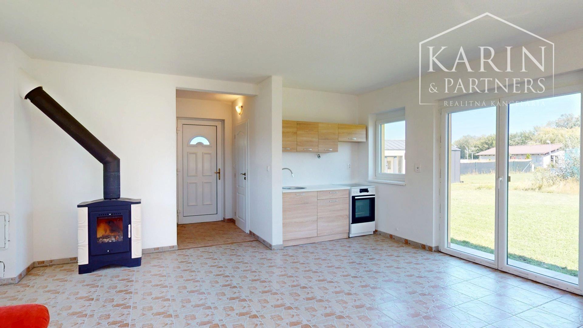 DVOJPODLAŽNÝ REKREAČNÝ DOM V PRIVÁTNOM AREÁLI PRI VOJČIANSKOM JAZERE