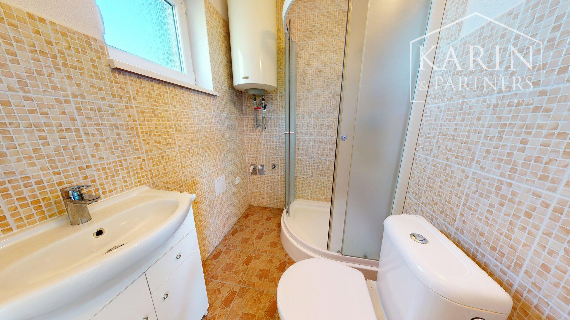 DVOJPODLAŽNÝ REKREAČNÝ DOM V PRIVÁTNOM AREÁLI PRI VOJČIANSKOM JAZERE