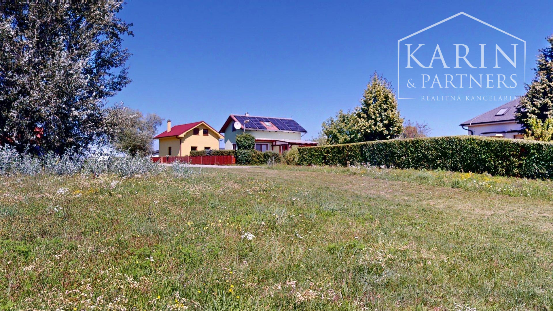 DVOJPODLAŽNÝ REKREAČNÝ DOM V PRIVÁTNOM AREÁLI PRI VOJČIANSKOM JAZERE