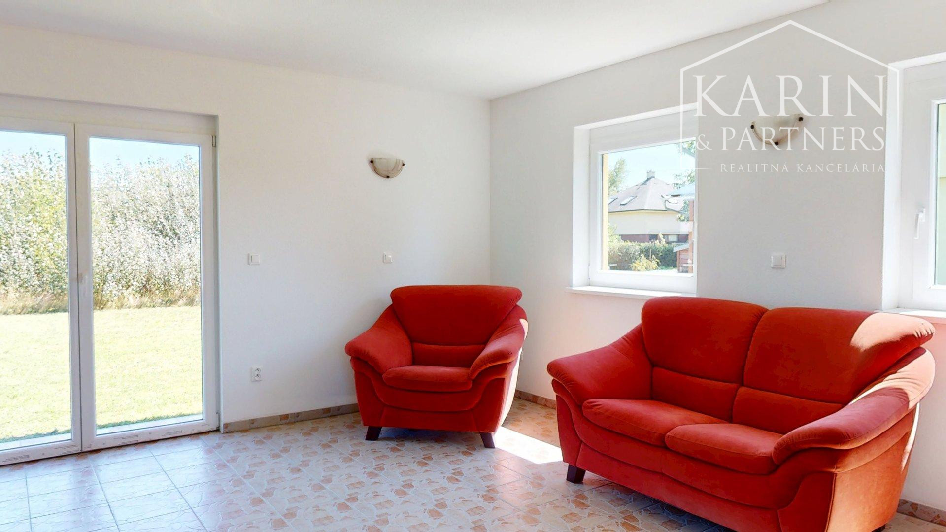 DVOJPODLAŽNÝ REKREAČNÝ DOM V PRIVÁTNOM AREÁLI PRI VOJČIANSKOM JAZERE