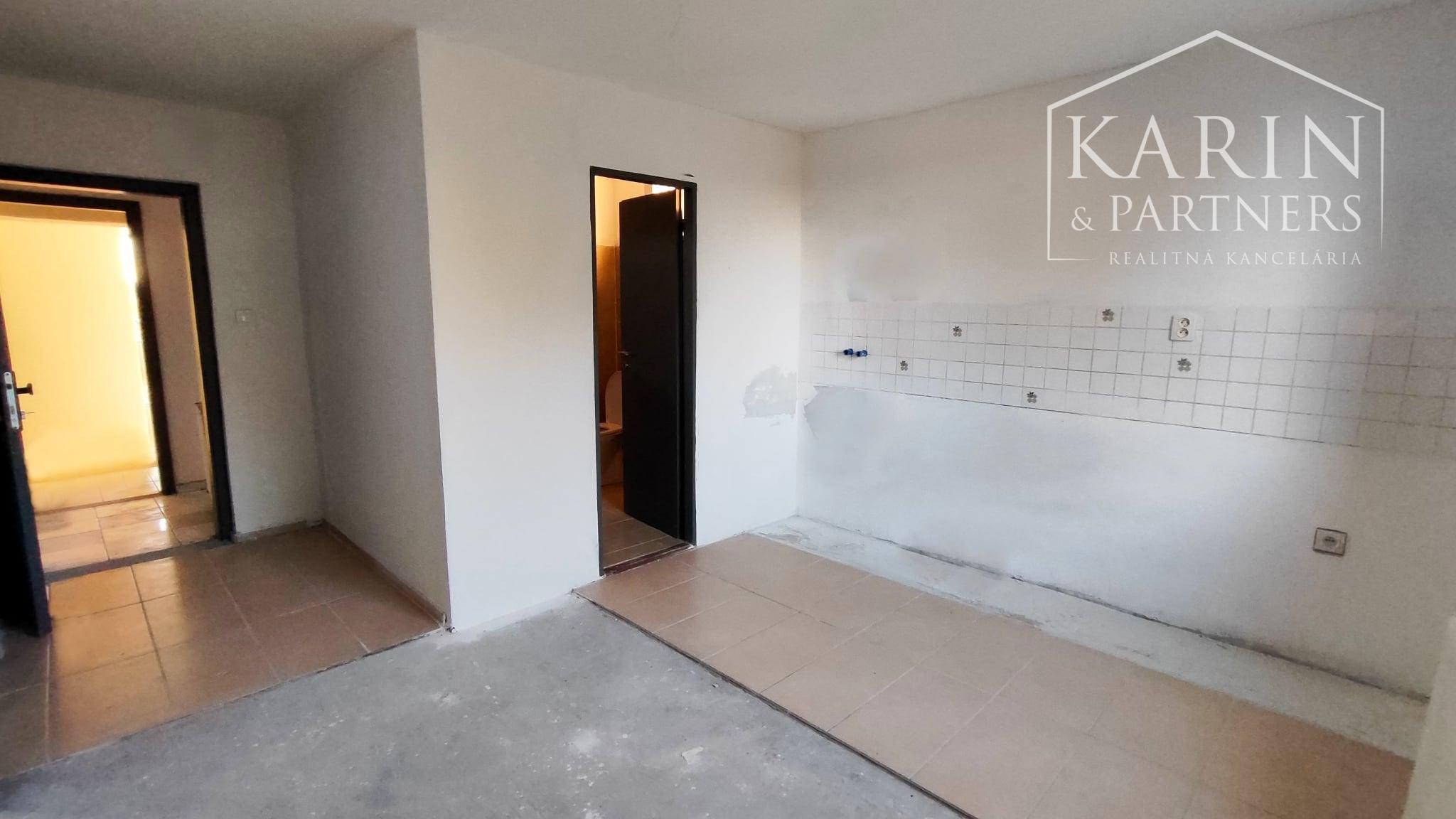 Na predaj veľký priestranný rodinný dom po rekonštrukcii – Jasová