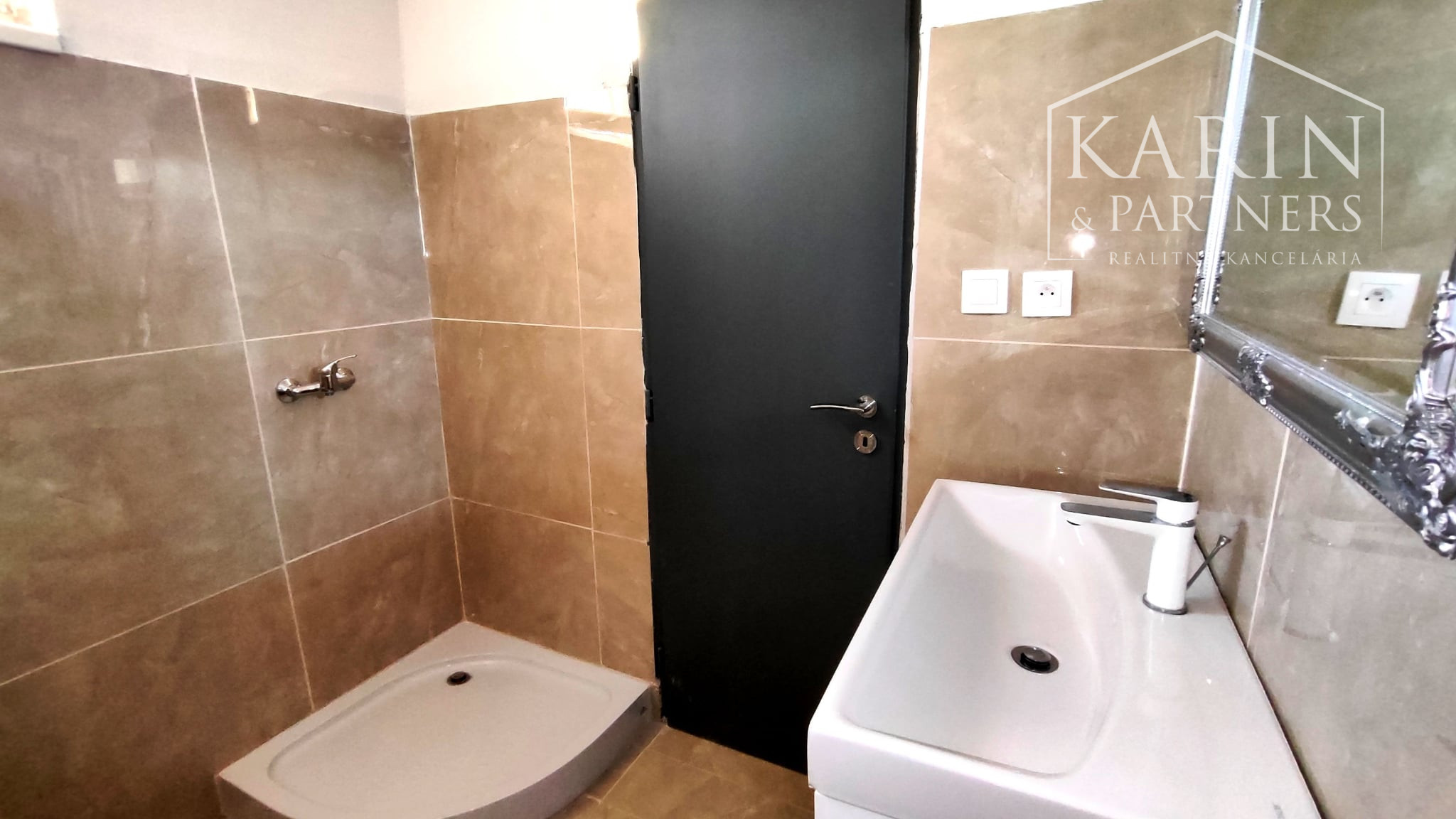 Na predaj veľký priestranný rodinný dom po rekonštrukcii – Jasová