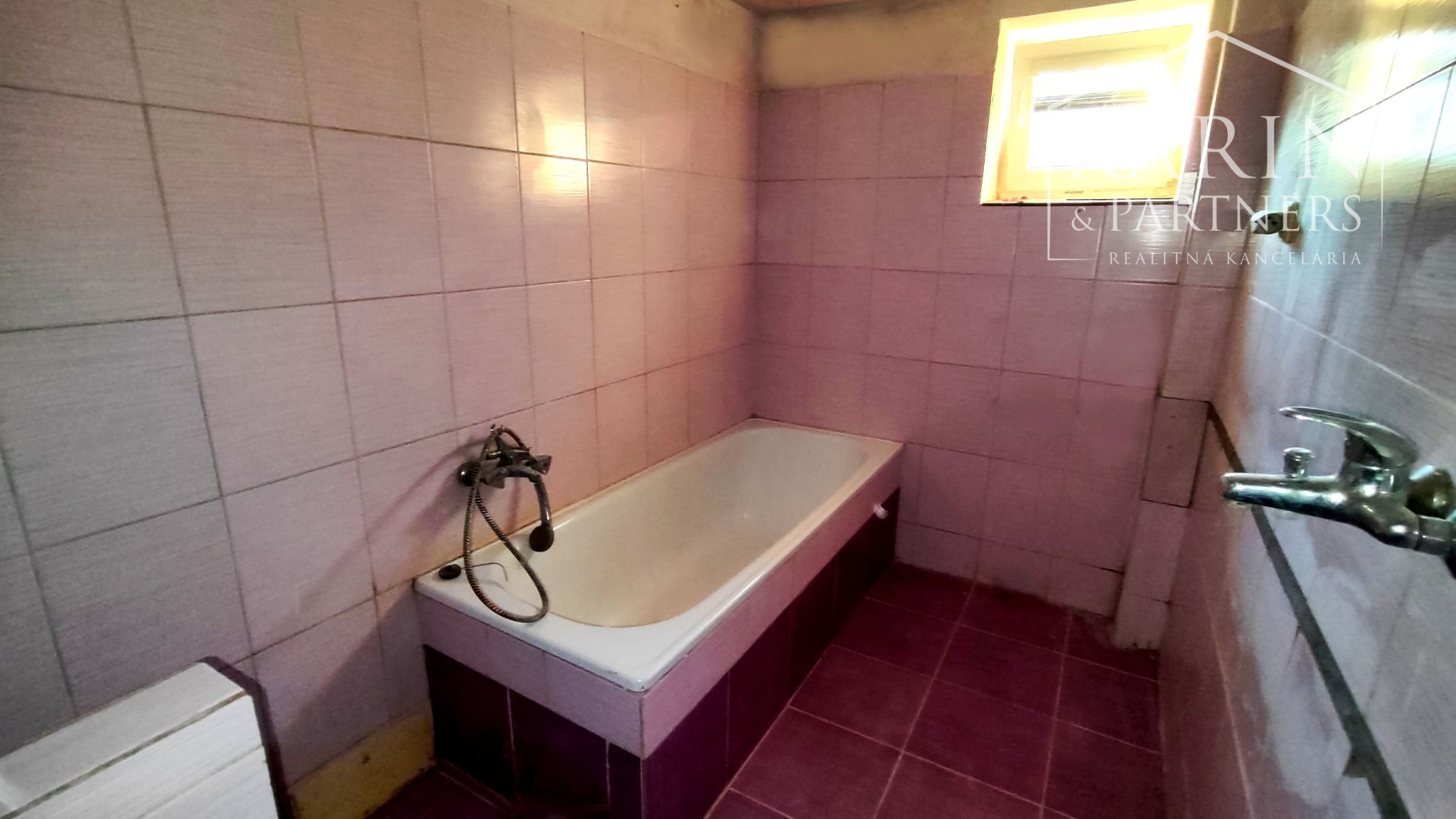 Na predaj veľký priestranný rodinný dom po rekonštrukcii – Jasová