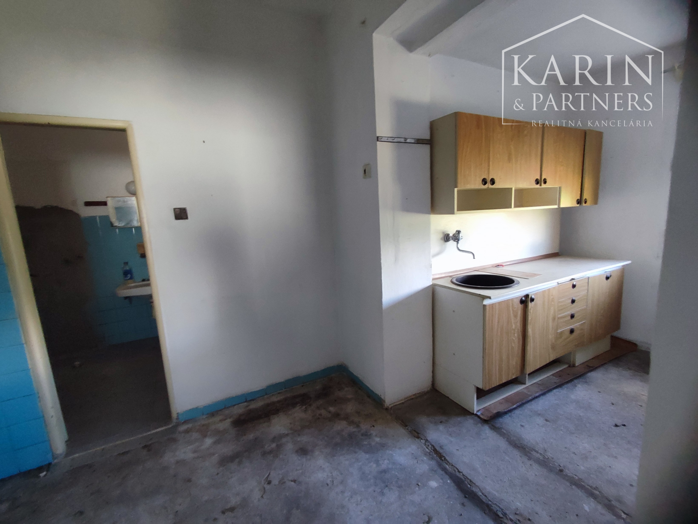 Na predaj rodinný dom v Trnovci nad Váhom – výborná lokalita, veľký pozemok