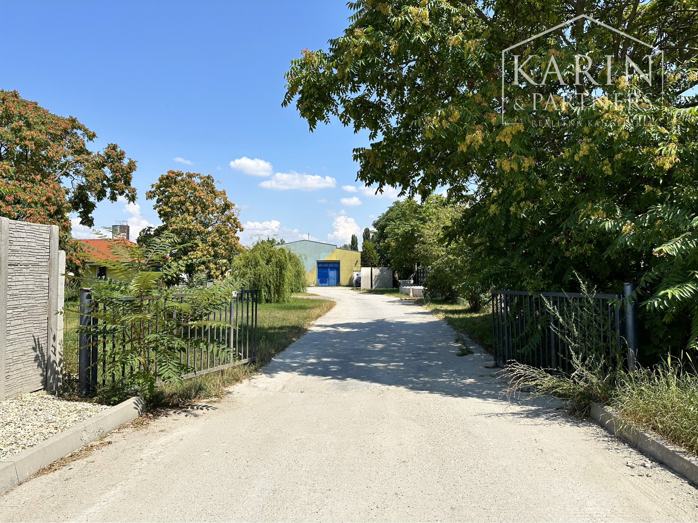 INVESTIČNÁ NEHNUTEĽNOSŤ - PRIEMYSELNÁ ZÓNA - VÝROBNÝ AREÁL