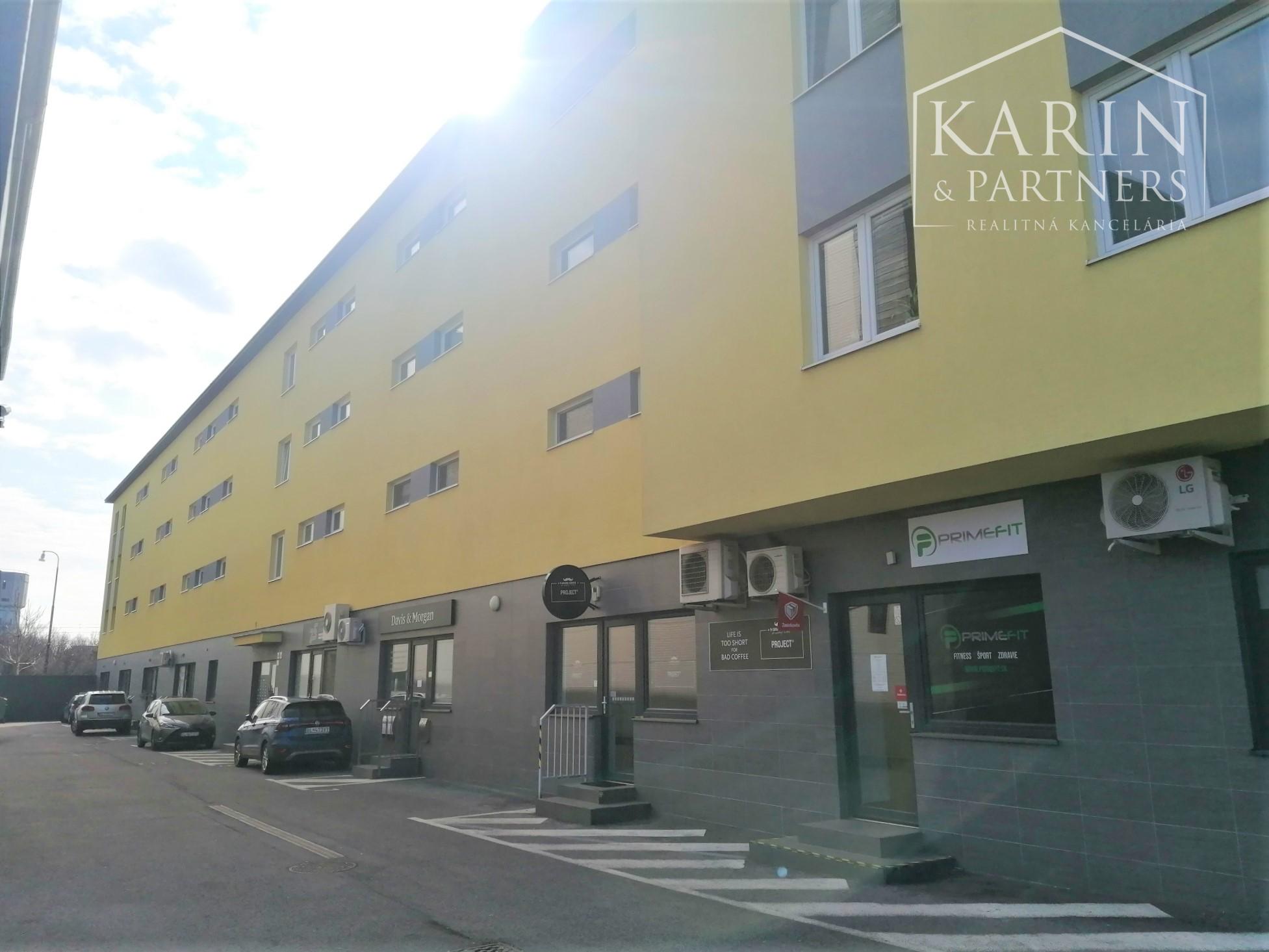 Prenájom – Obchodné priestory - 44 m2  cukrárska výrobňa, pekáreň, salón, služby, kancelárie - Račianska ulica - BA