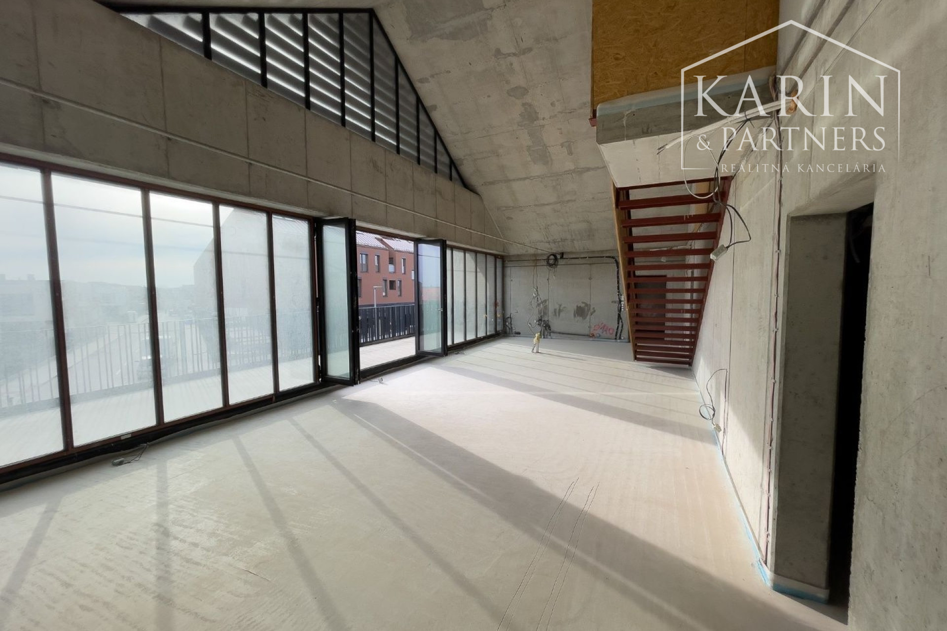 NA PREDAJ TAKÝ BYT AKO ŽIADEN INÝ PENTHOUSE S VEĽKOU LOGGIOU V PROJEKTE DVE SÝPKY, BRATISLAVA JAROVCE, CENA S DPH: 1.023.975 €