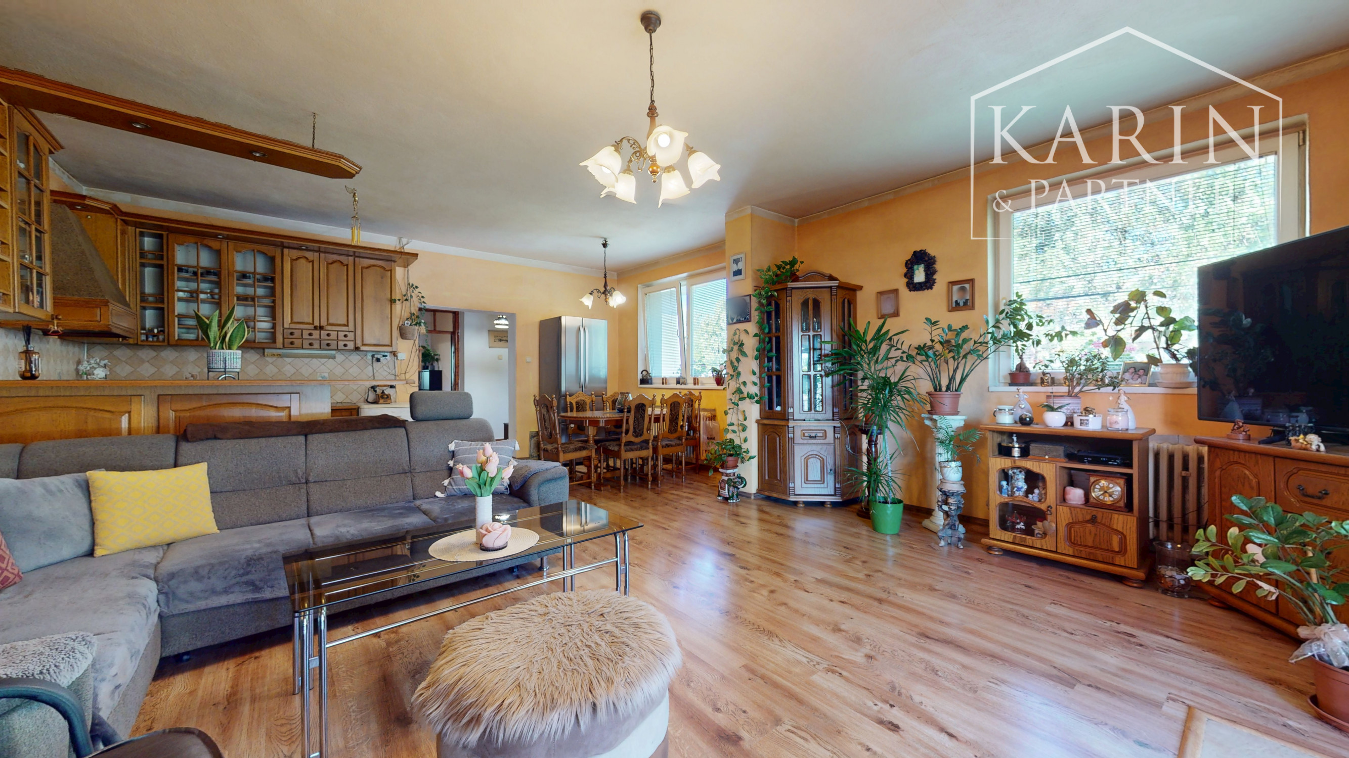 Priestranný 4-izbový rodinný dom na predaj - Blatná na Ostrove