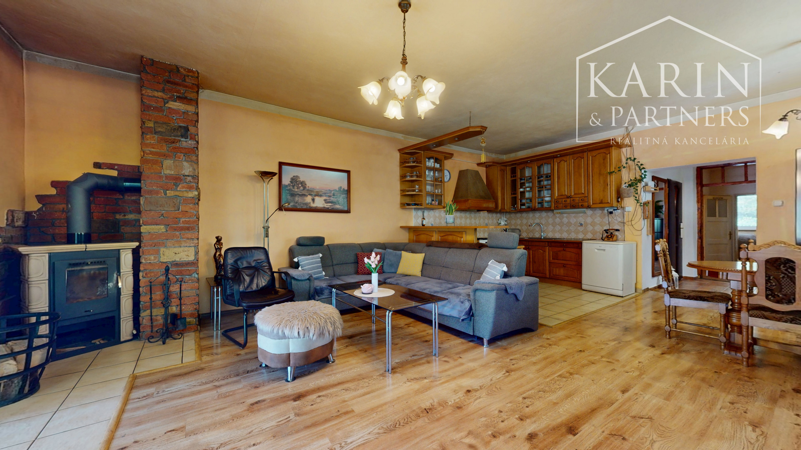 Priestranný 4-izbový rodinný dom na predaj - Blatná na Ostrove