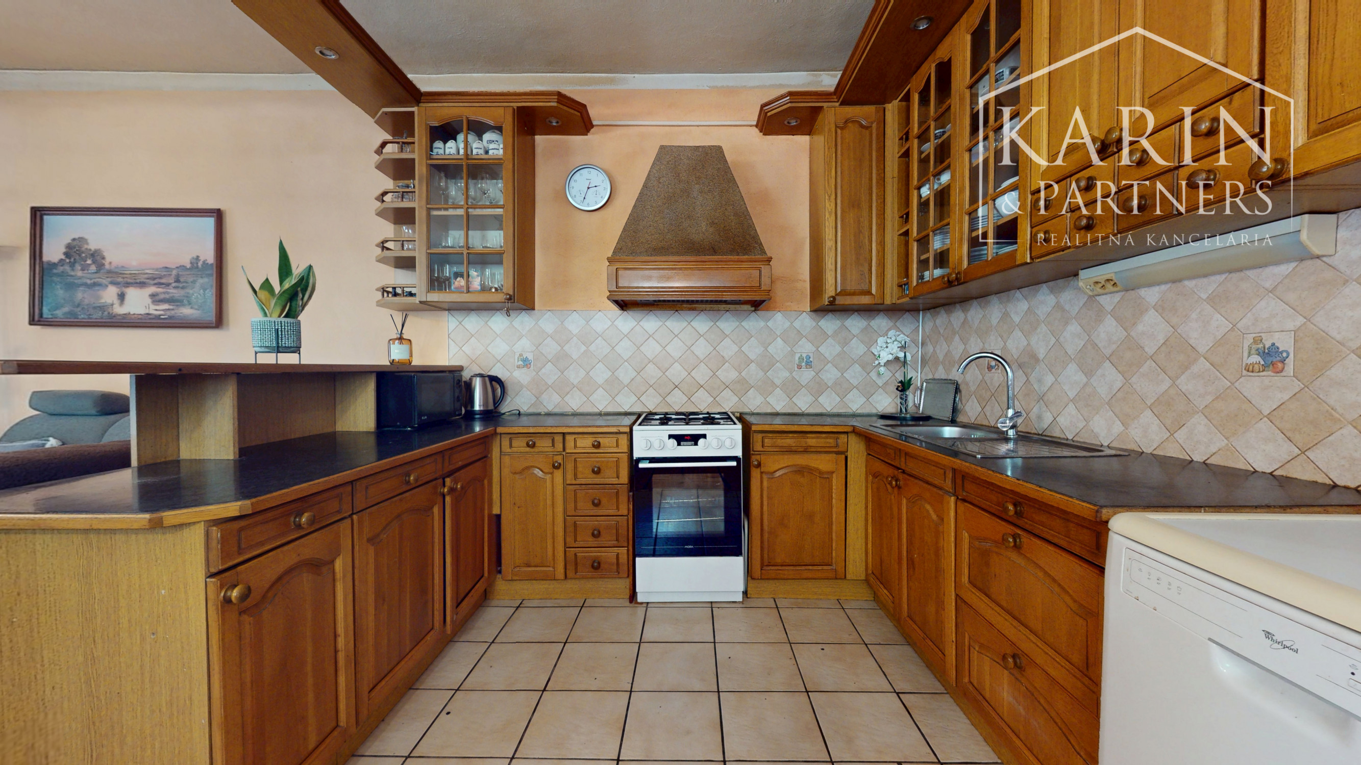 Priestranný 4-izbový rodinný dom na predaj - Blatná na Ostrove