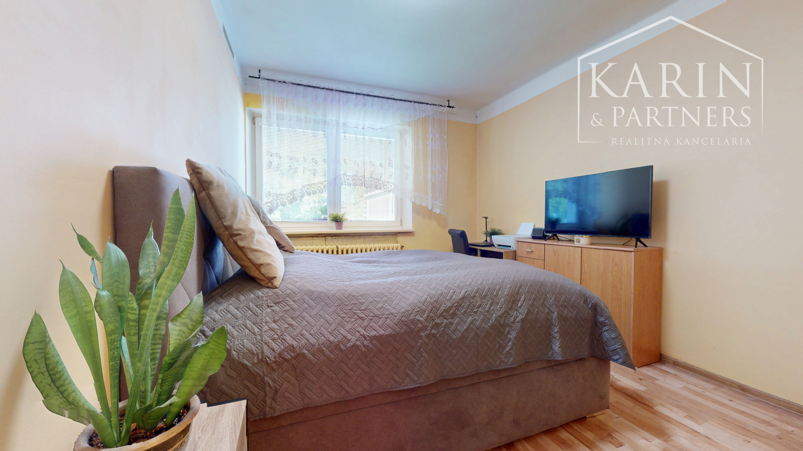 Priestranný 4-izbový rodinný dom na predaj - Blatná na Ostrove