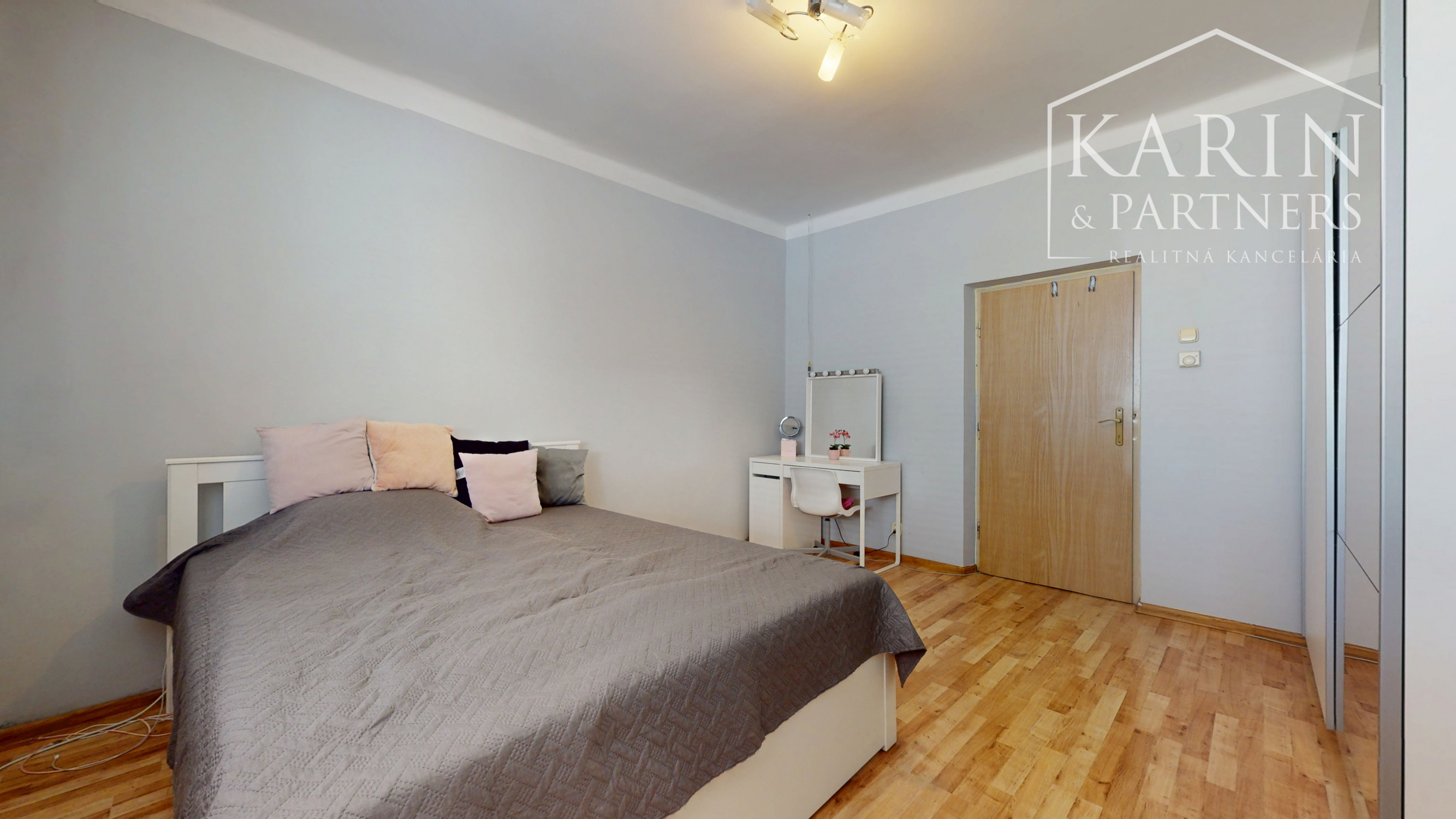 Priestranný 4-izbový rodinný dom na predaj - Blatná na Ostrove