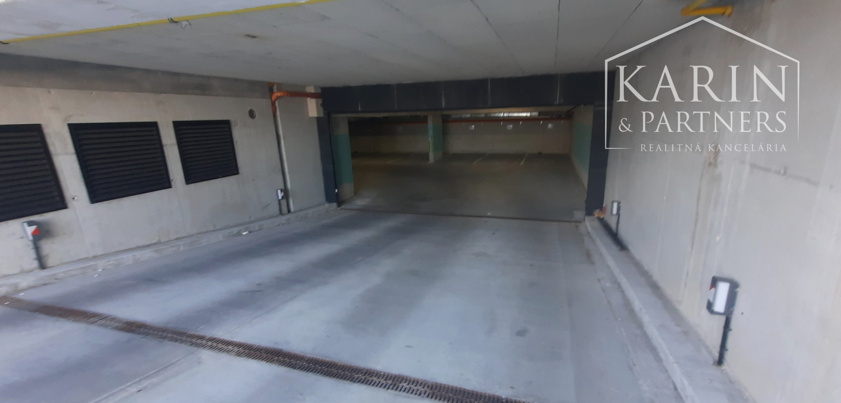 INVESTIČNÁ NEHNUTEĽNOSŤ NA PREDAJ: NOVOSTAVBA - DVE SÝPKY, BRATISLAVA, JAROVCE - 60 PARKOVACÍCH MIEST - CENA: V RK