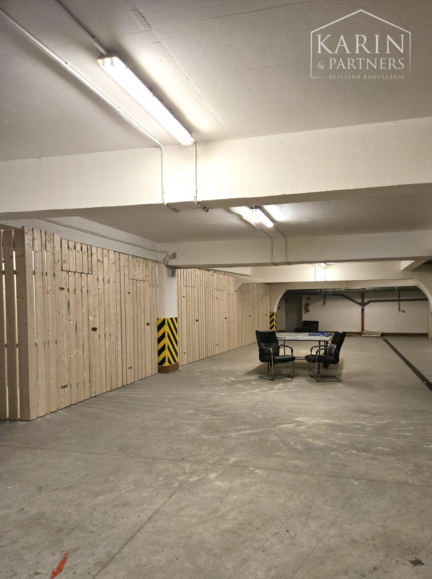 Predaj – Obchodné priestory, sklady – obchod, služby, kancelárie, salón Staré mesto – BA I