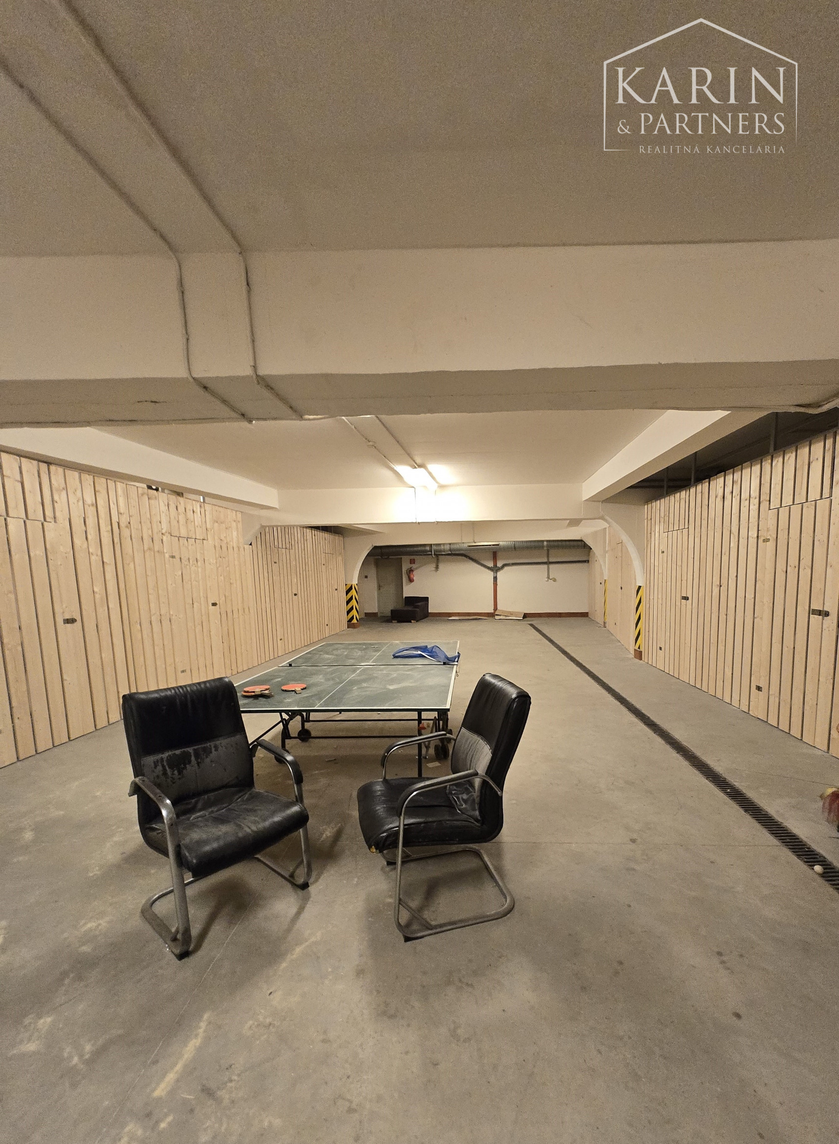 Predaj – Obchodné priestory, sklady – obchod, služby, kancelárie, salón Staré mesto – BA I