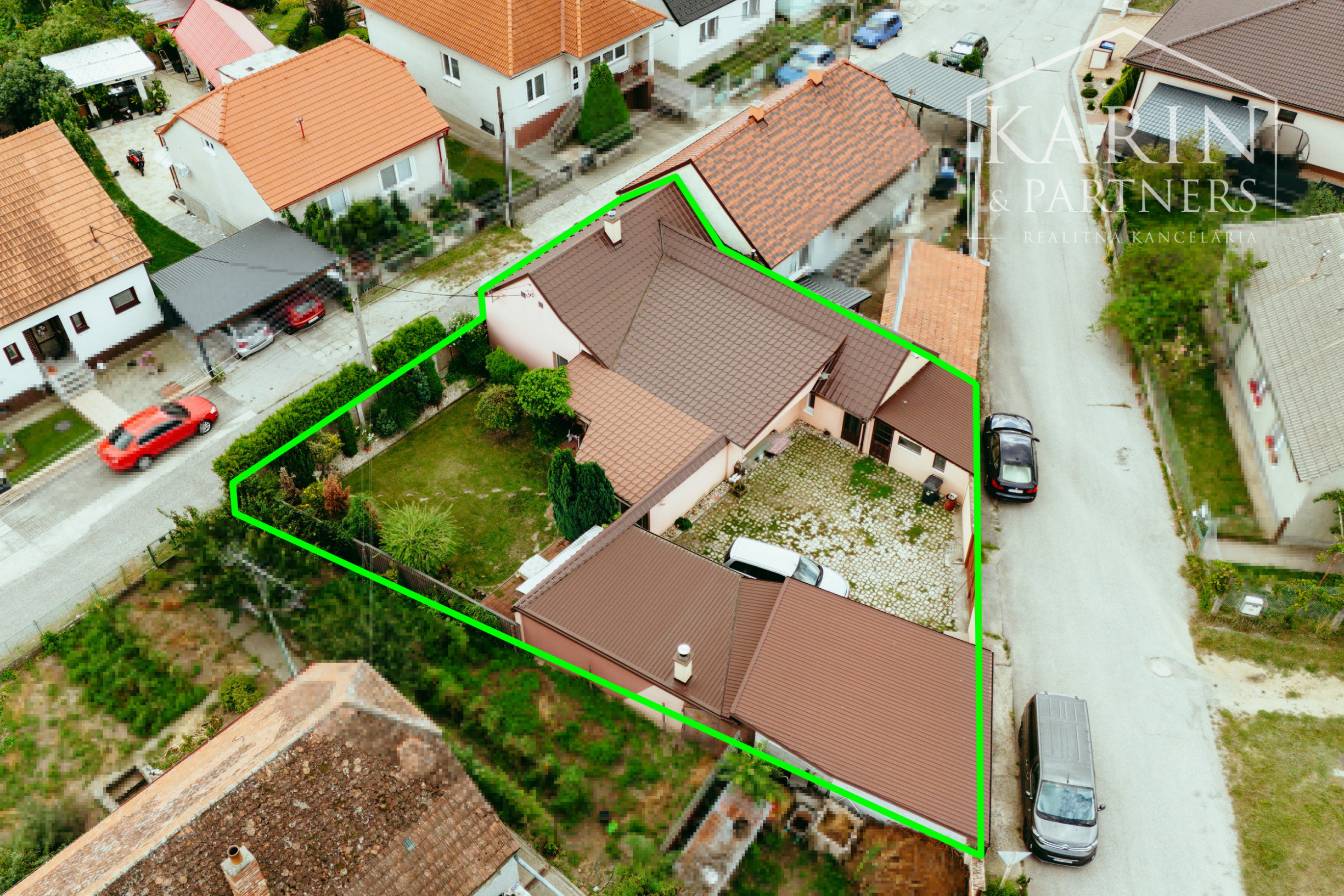 REZERVOVANÉ: 3i rodinný dom po rekonštrukcii s krytou terasou v meste Šaštín-Stráže