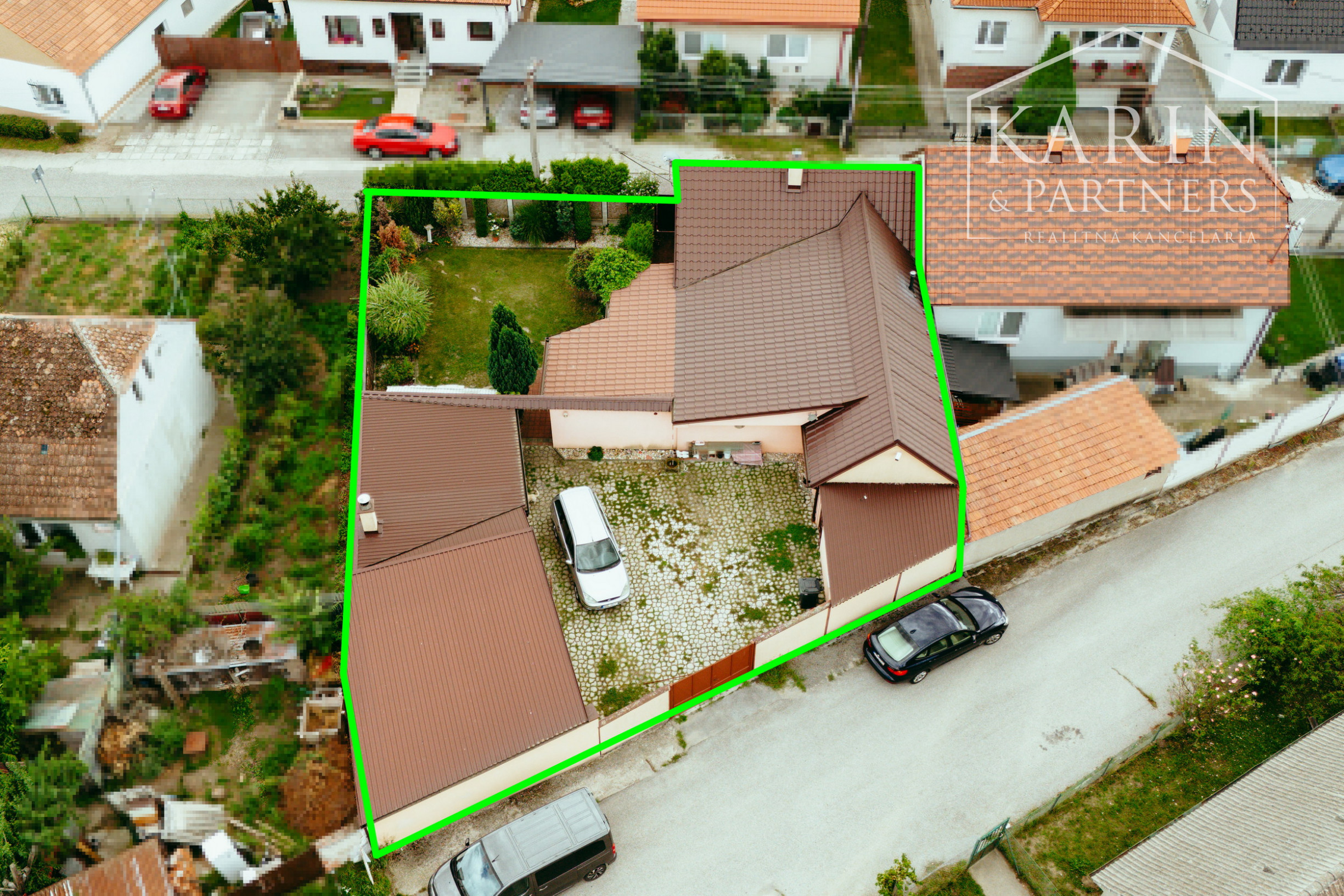 REZERVOVANÉ: 3i rodinný dom po rekonštrukcii s krytou terasou v meste Šaštín-Stráže