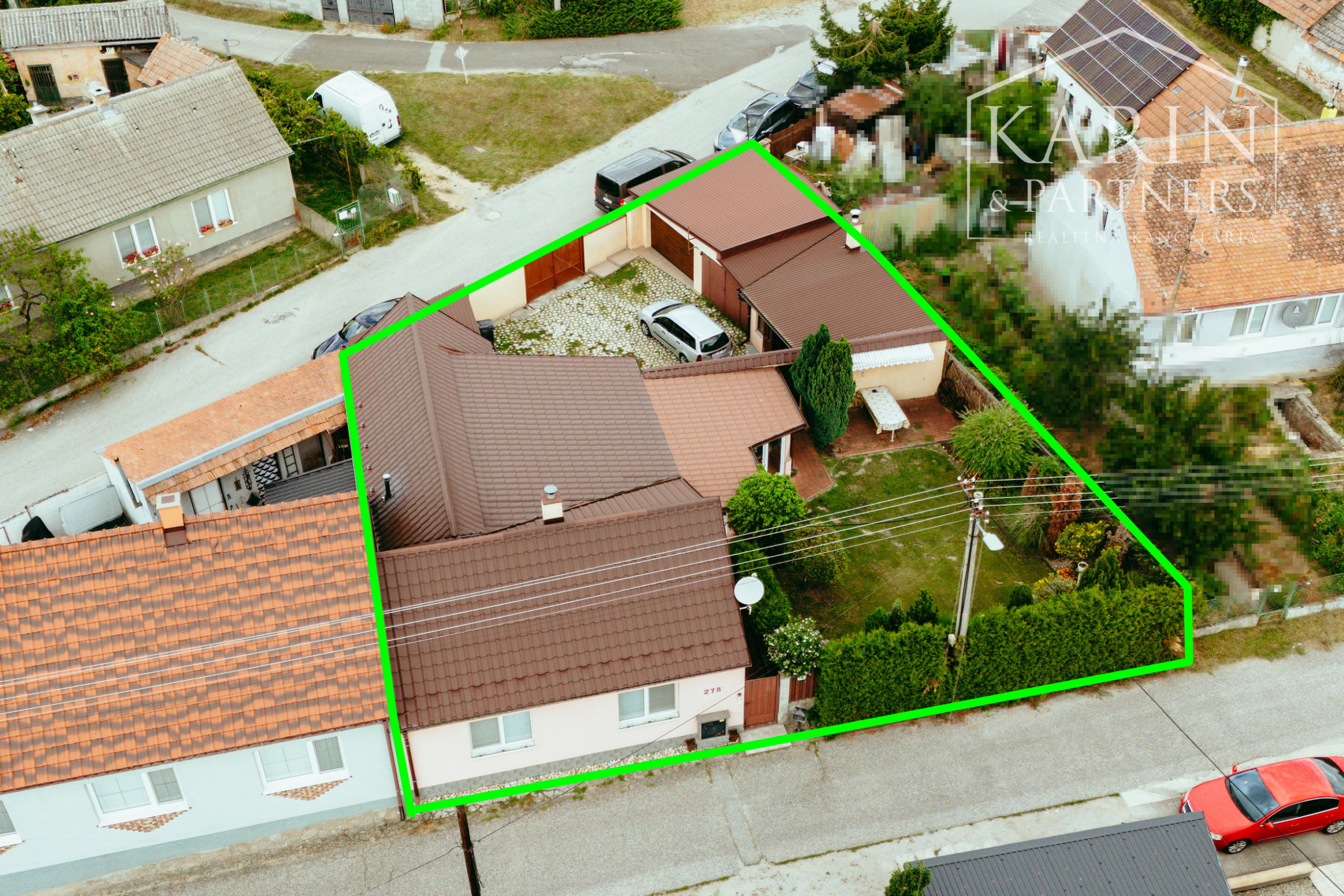 REZERVOVANÉ: 3i rodinný dom po rekonštrukcii s krytou terasou v meste Šaštín-Stráže