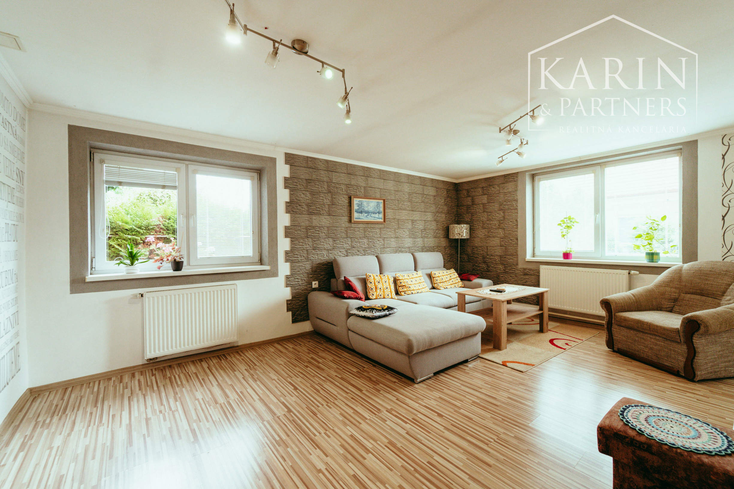 REZERVOVANÉ: 3i rodinný dom po rekonštrukcii s krytou terasou v meste Šaštín-Stráže