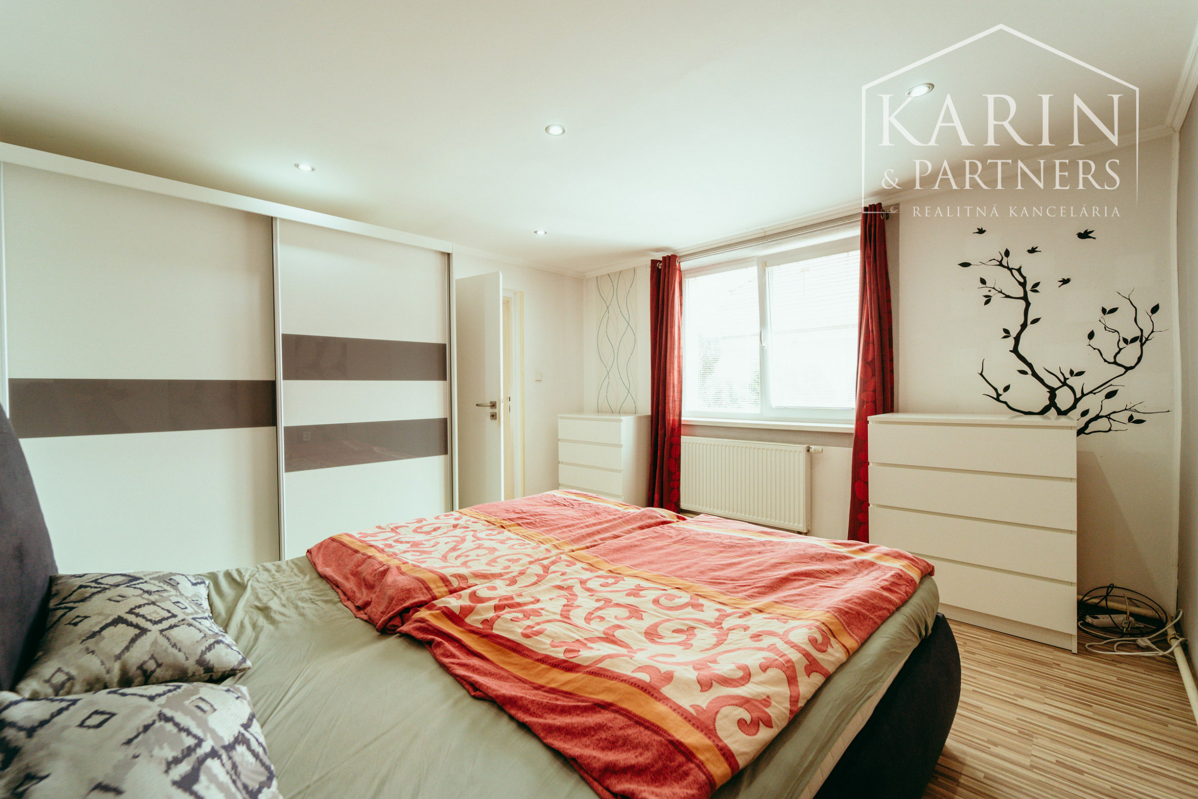 REZERVOVANÉ: 3i rodinný dom po rekonštrukcii s krytou terasou v meste Šaštín-Stráže